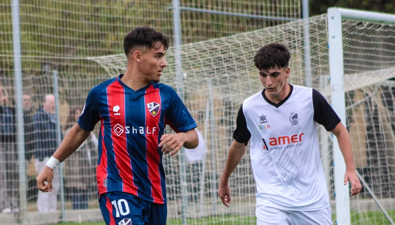 Iker Gil, el '10' azulgrana, está siendo de lo más destacado del Huesca DHJ. Foto: @CanteraSDHuesca