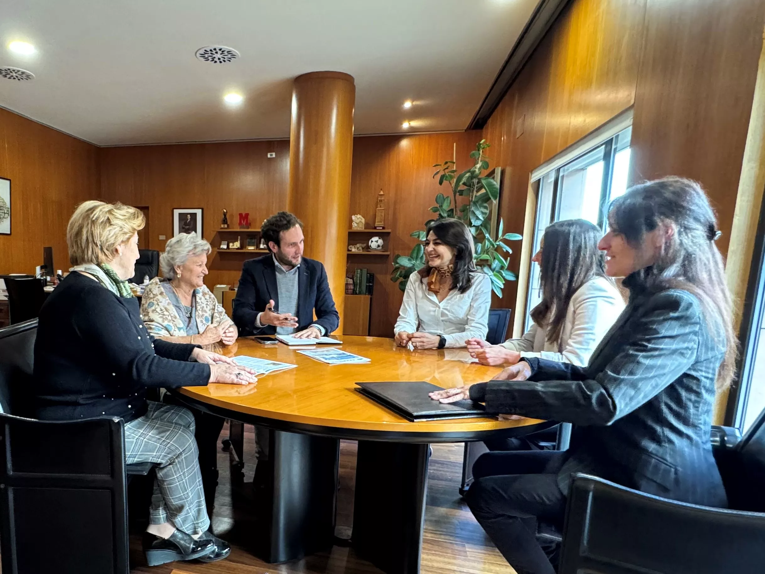 Reunión de los representantes de la DPH y Afammer. Reunión de los representantes de la DPH y Afammer.