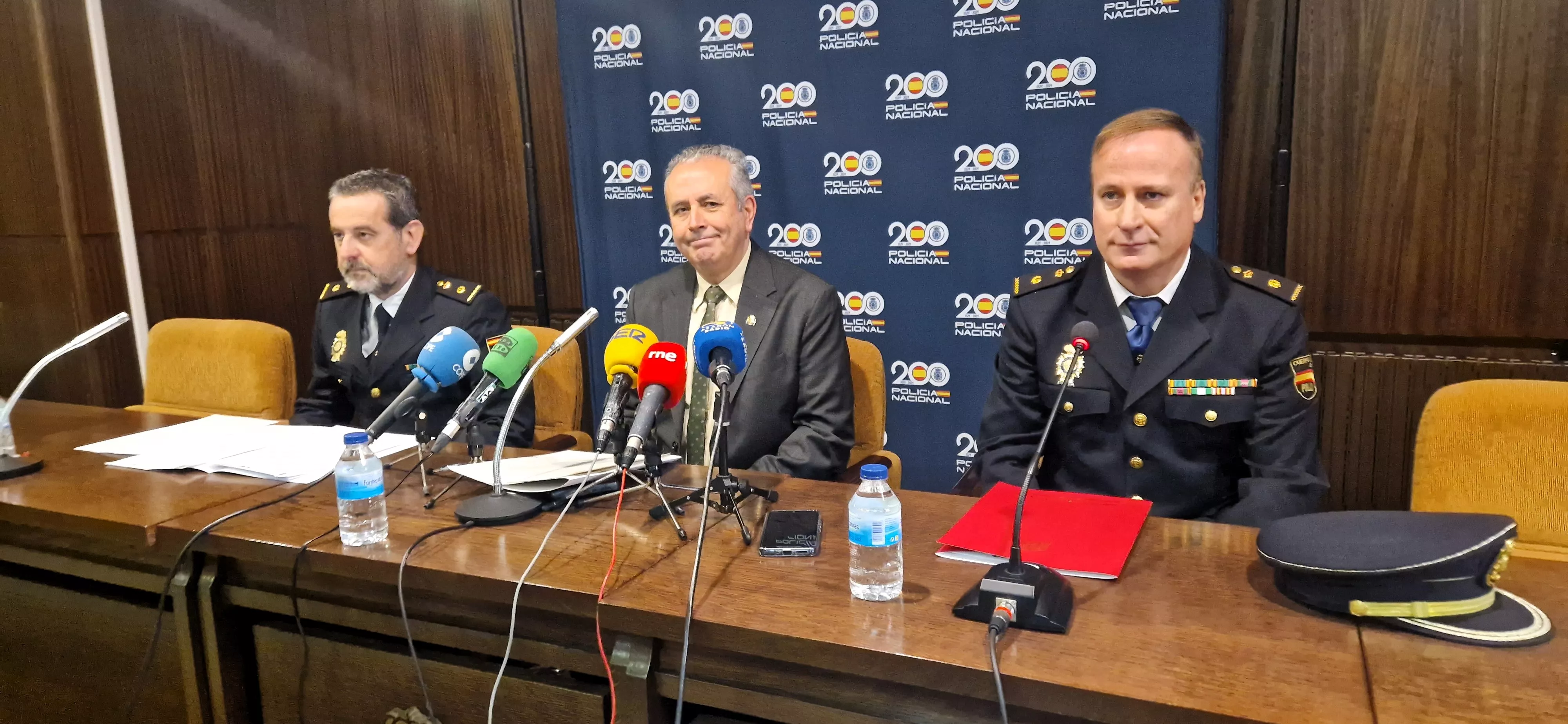 Javier Calvo, José Carlos Campo y Jesús Ruiz, presentando los actos conmemorativos del bicentenario de la Policía Nacional. Foto Myriam Martínez