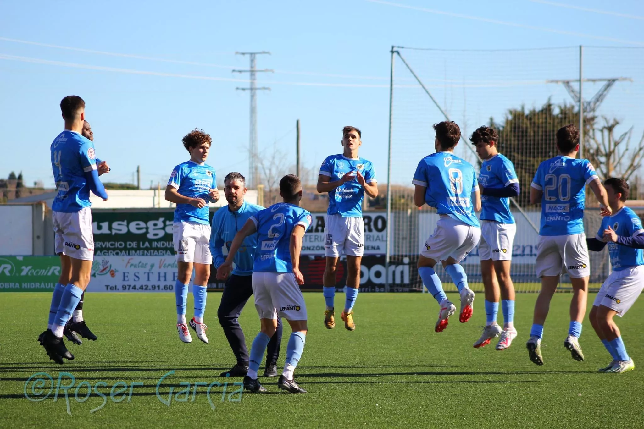 Jugadores del Binéfar. Resultados y clasificaciones del fútbol altoaragonés del 10 y 11 de febrero Foto: Roser García/CD Binéfar