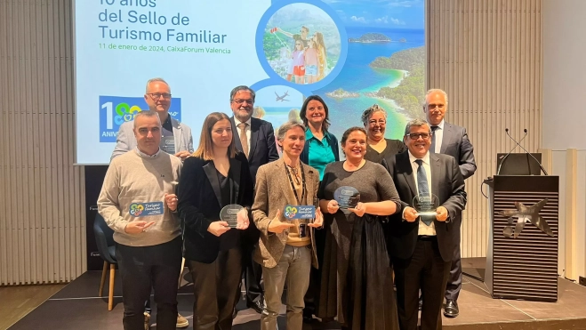 Foto de los galardonados en esta edición de los Premios de Turismo Familiar.