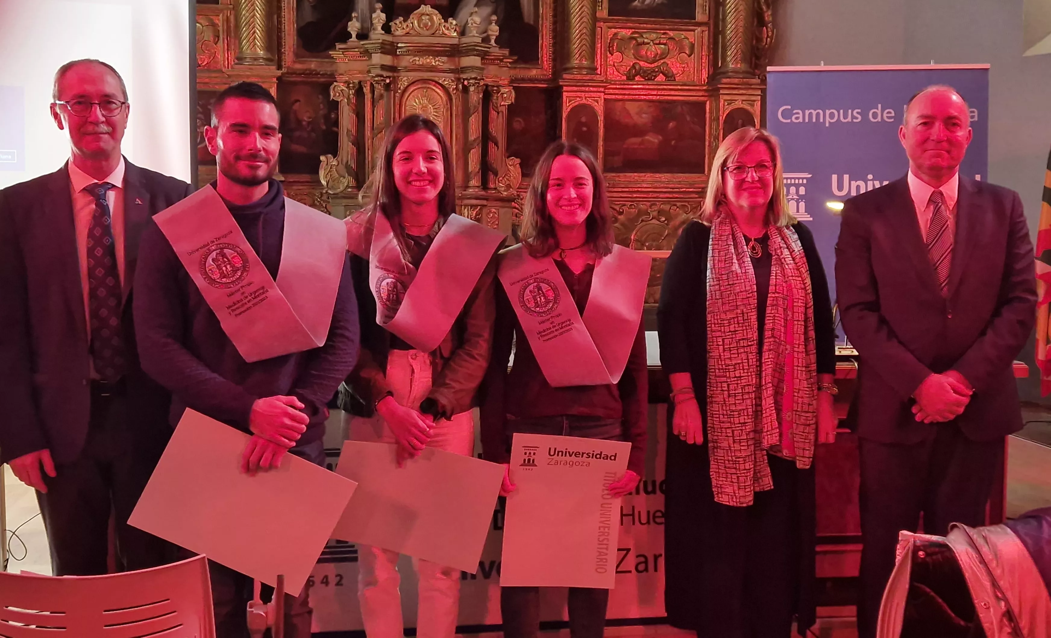 Algunos de los nuevos especialistas de medicina de urgencia y rescate de montaña de la cuarta promoción. Foto Myriam Martínez