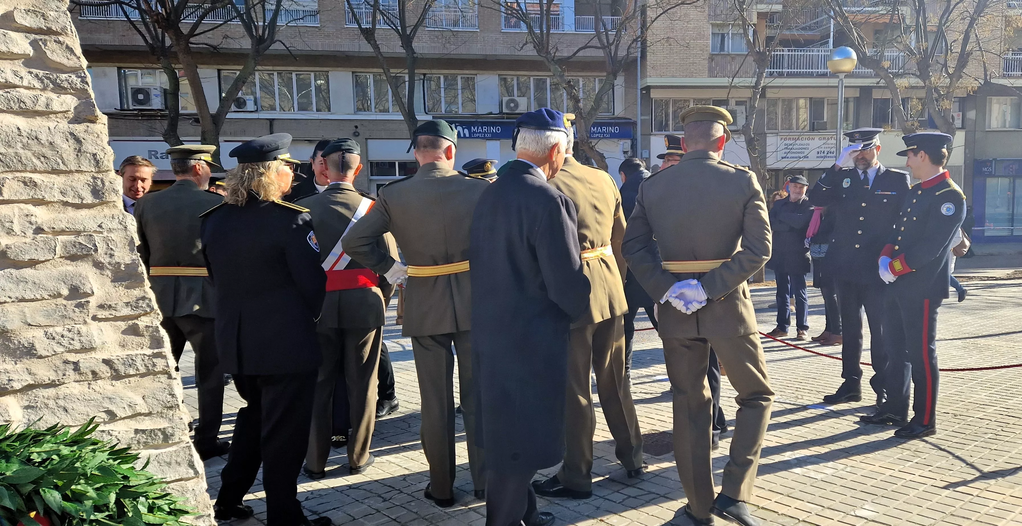 Izado de bandera en Huesca, por el bicentenario de la Policía Nacional. Foto Myriam Martínez  
