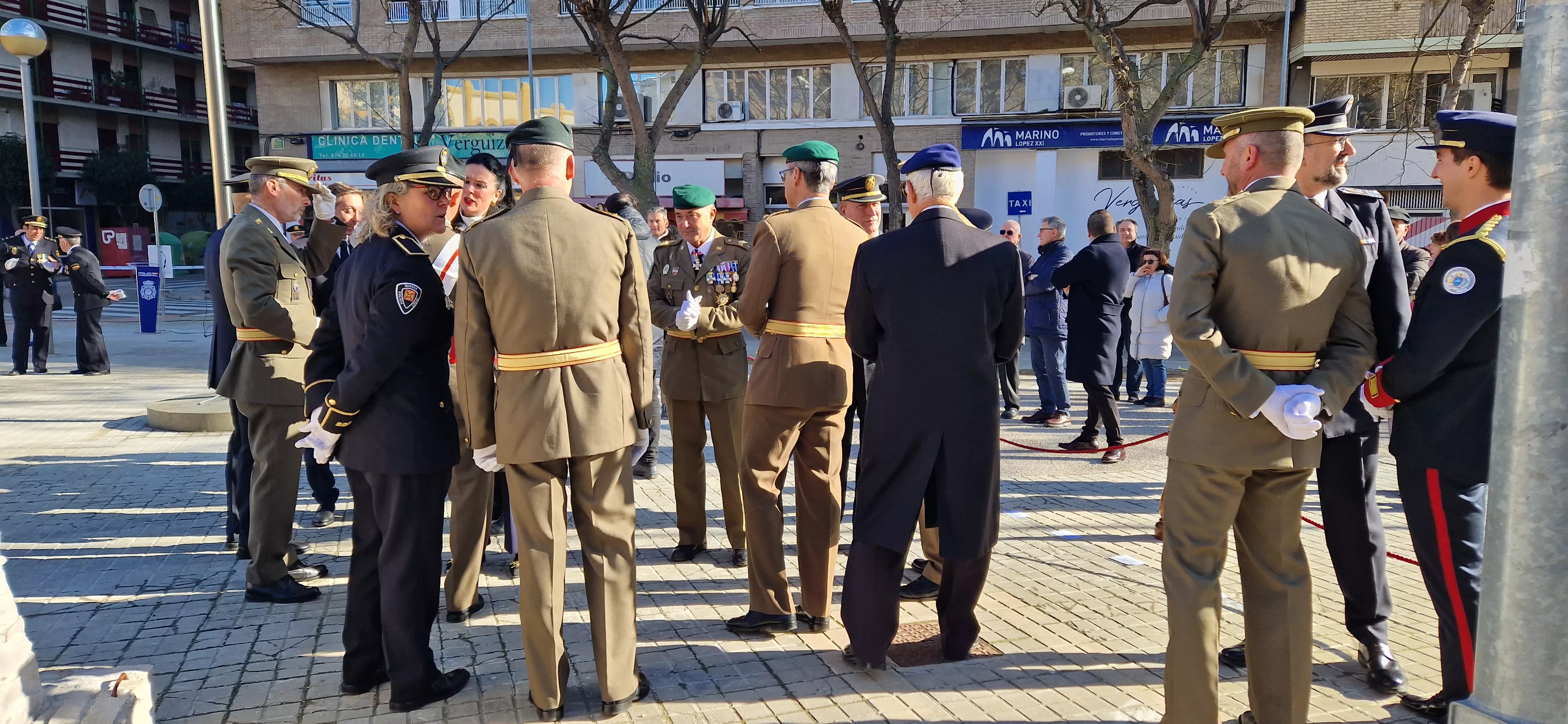 Izado de bandera en Huesca, por el bicentenario de la Policía Nacional. Foto Myriam Martínez  