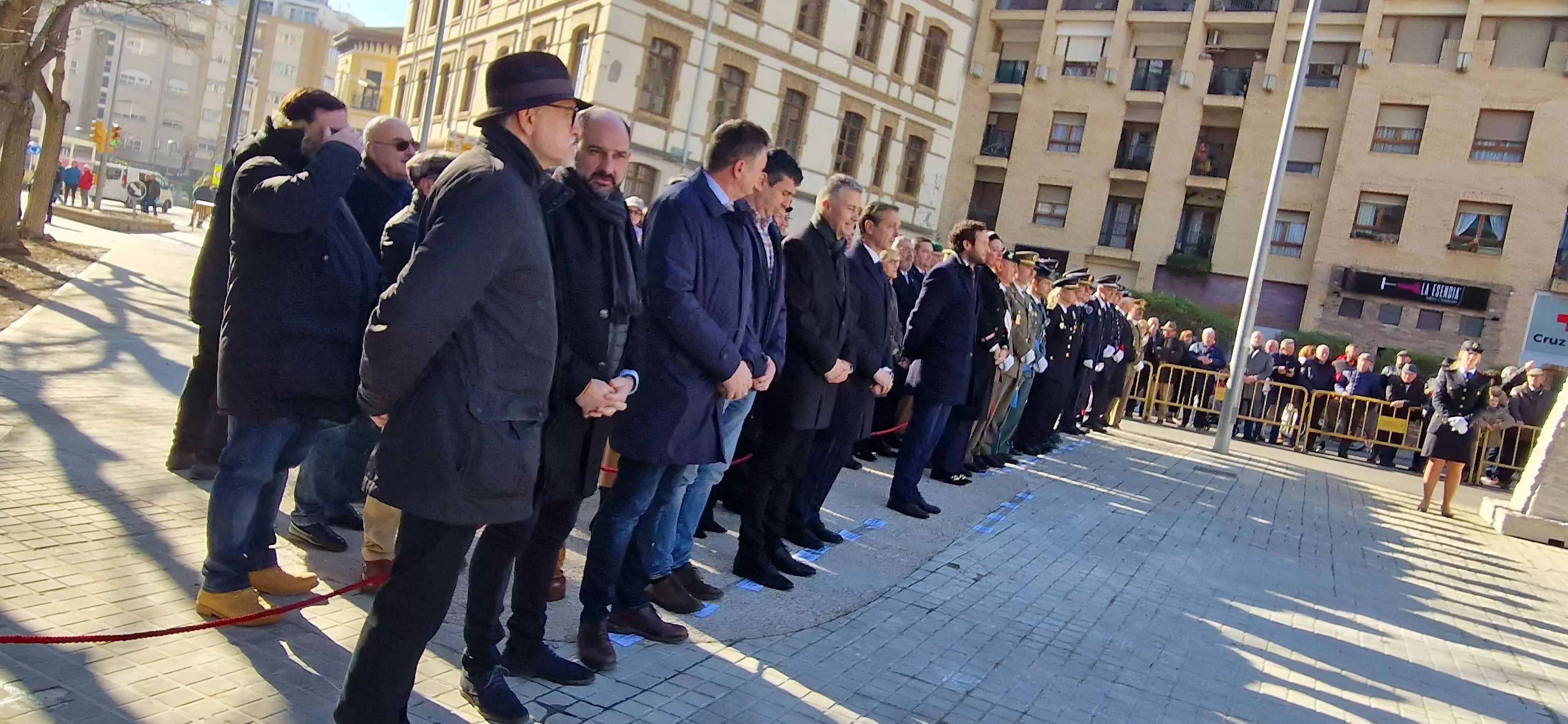 Izado de bandera en Huesca, por el bicentenario de la Policía Nacional. Foto Myriam Martínez  