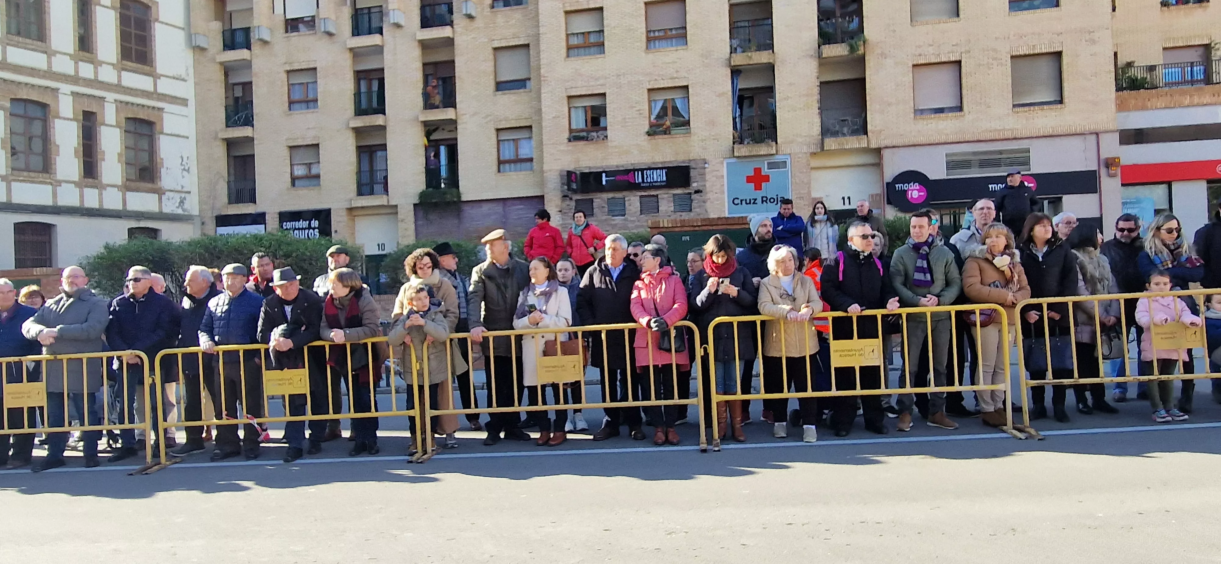 Izado de bandera en Huesca, por el bicentenario de la Policía Nacional. Foto Myriam Martínez  