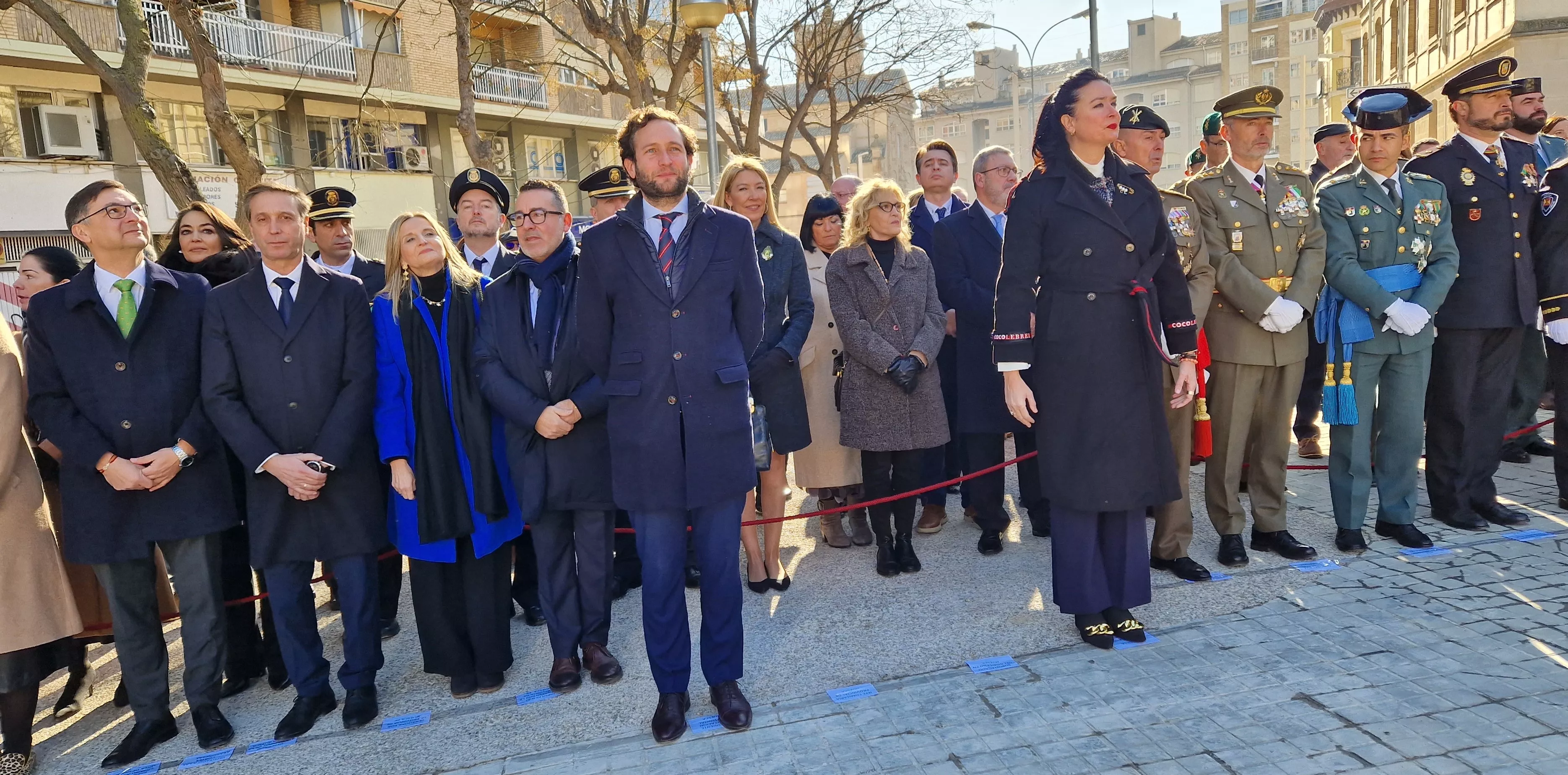 Izado de bandera en Huesca, por el bicentenario de la Policía Nacional. Foto Myriam Martínez  
