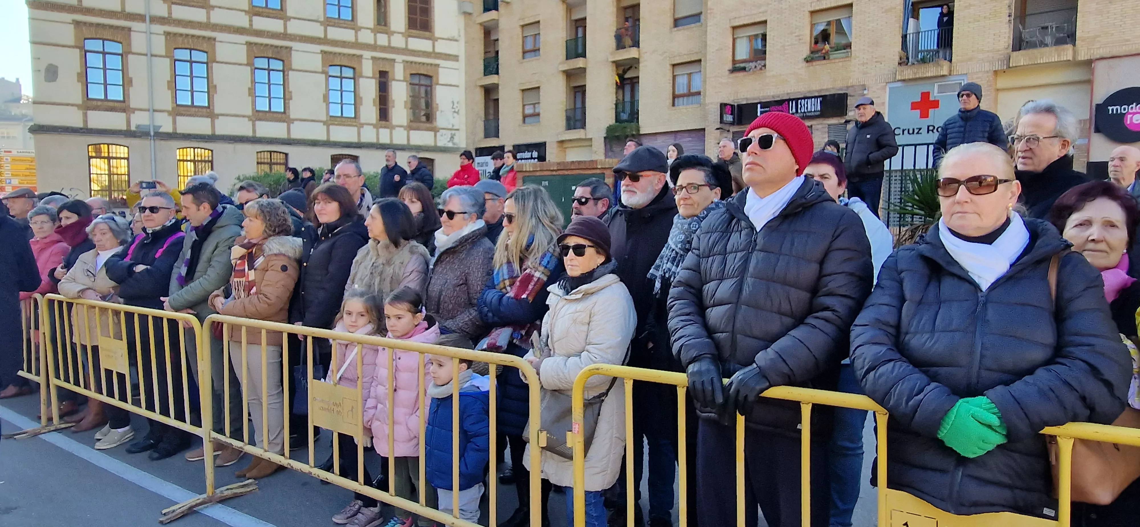 Izado de bandera en Huesca, por el bicentenario de la Policía Nacional. Foto Myriam Martínez  