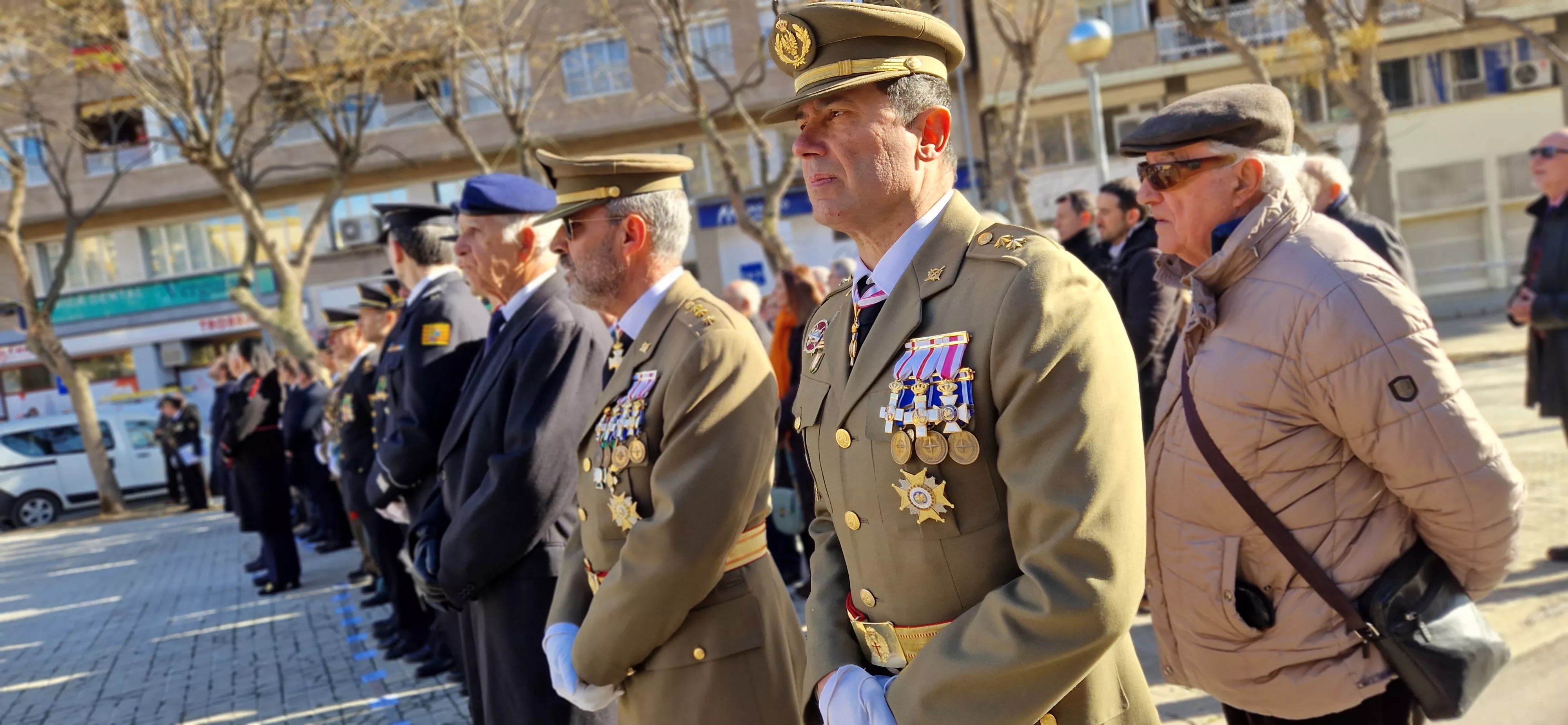Izado de bandera en Huesca, por el bicentenario de la Policía Nacional. Foto Myriam Martínez  