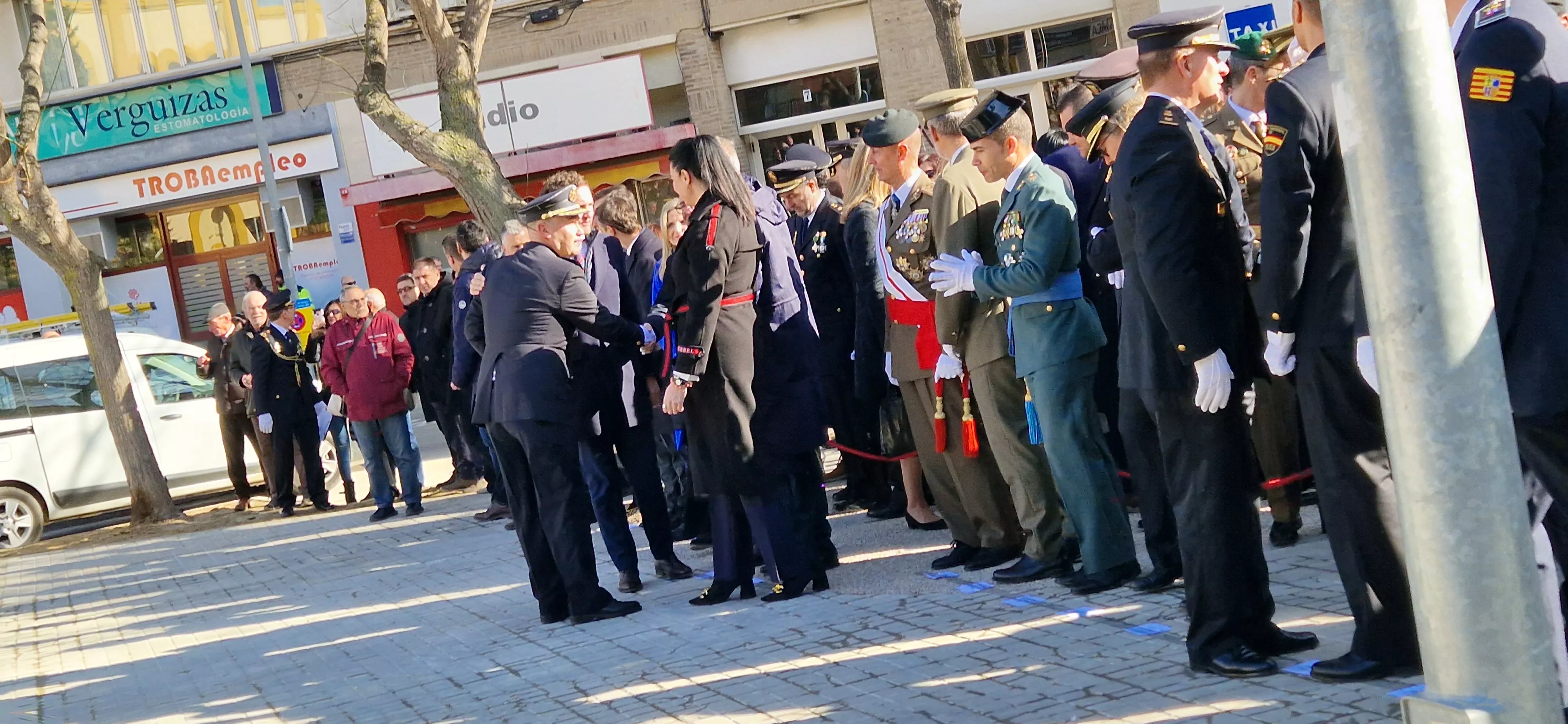 Izado de bandera en Huesca, por el bicentenario de la Policía Nacional. Foto Myriam Martínez  
