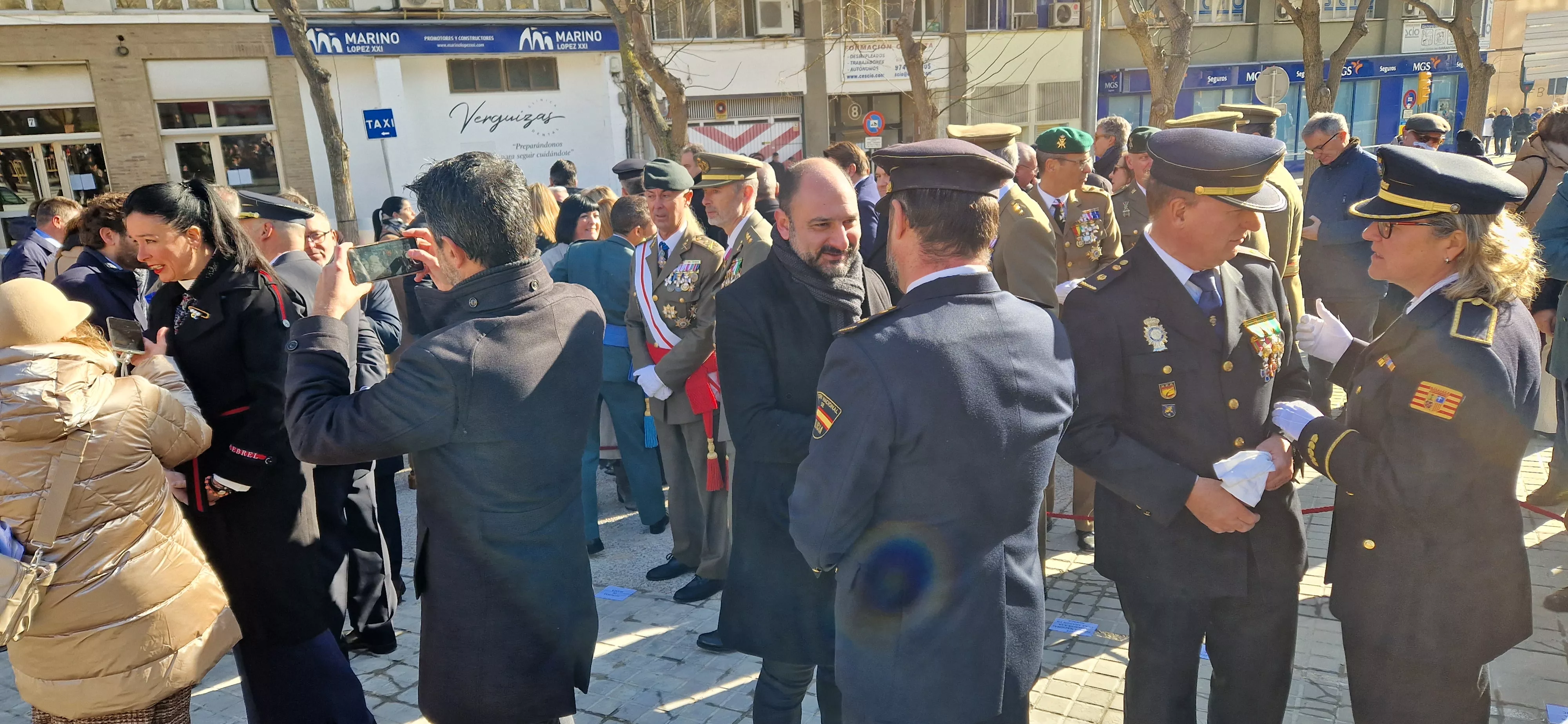 Izado de bandera en Huesca, por el bicentenario de la Policía Nacional. Foto Myriam Martínez  