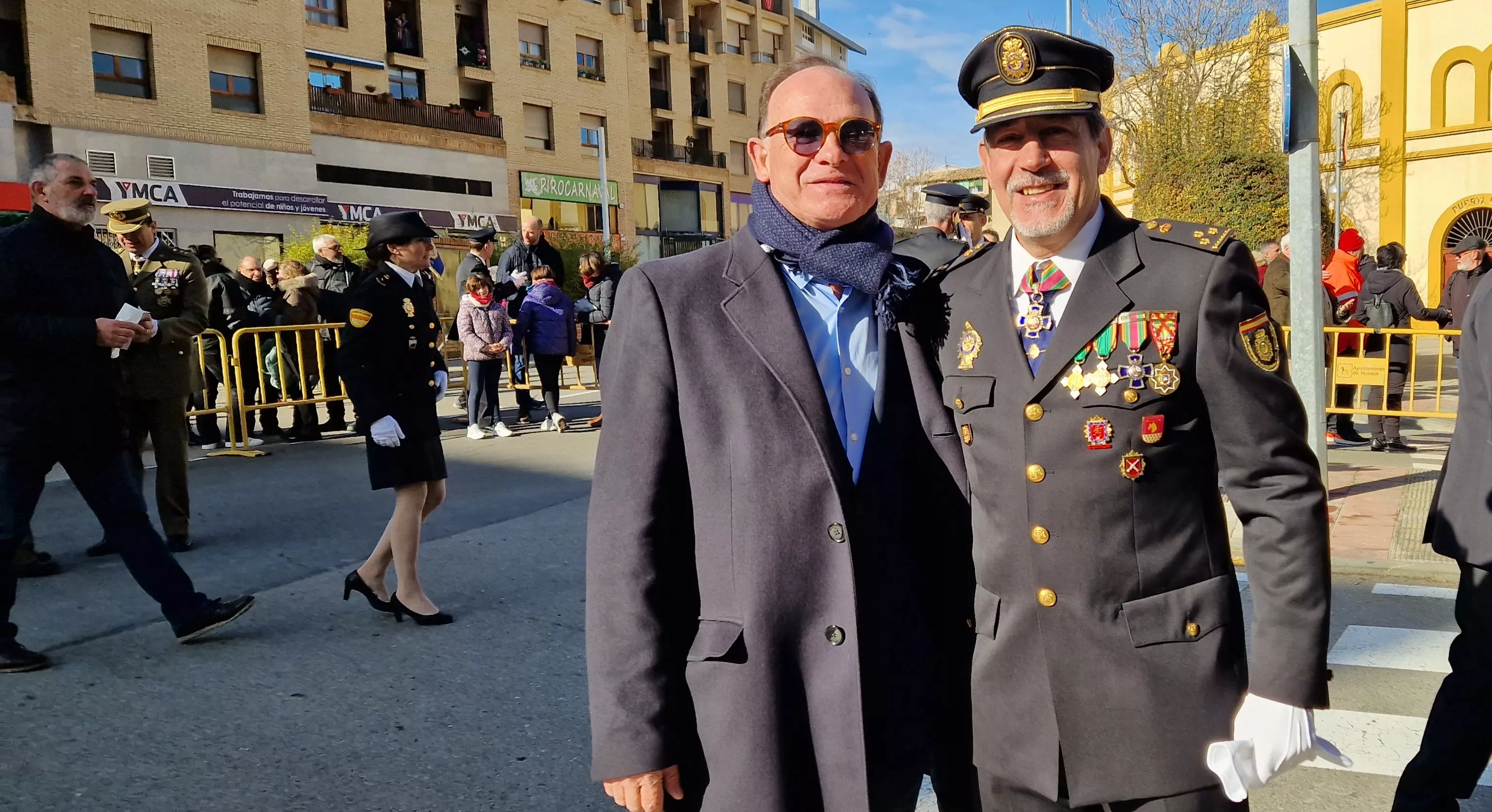 Izado de bandera en Huesca, por el bicentenario de la Policía Nacional. Foto Myriam Martínez  