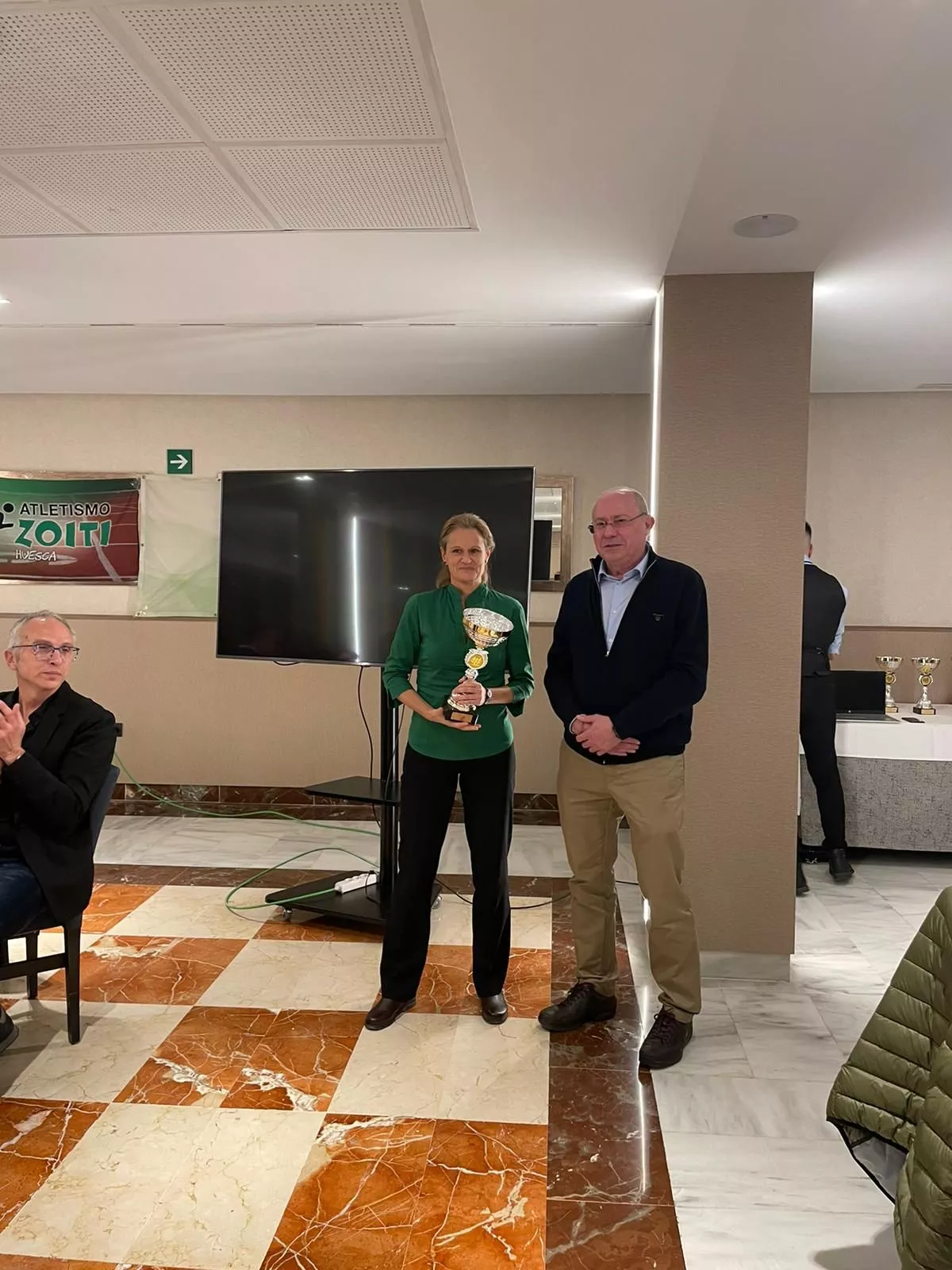 Susana Ochoa recoge el premio de Sandra Labarta como mejor atleta absoluta femenina