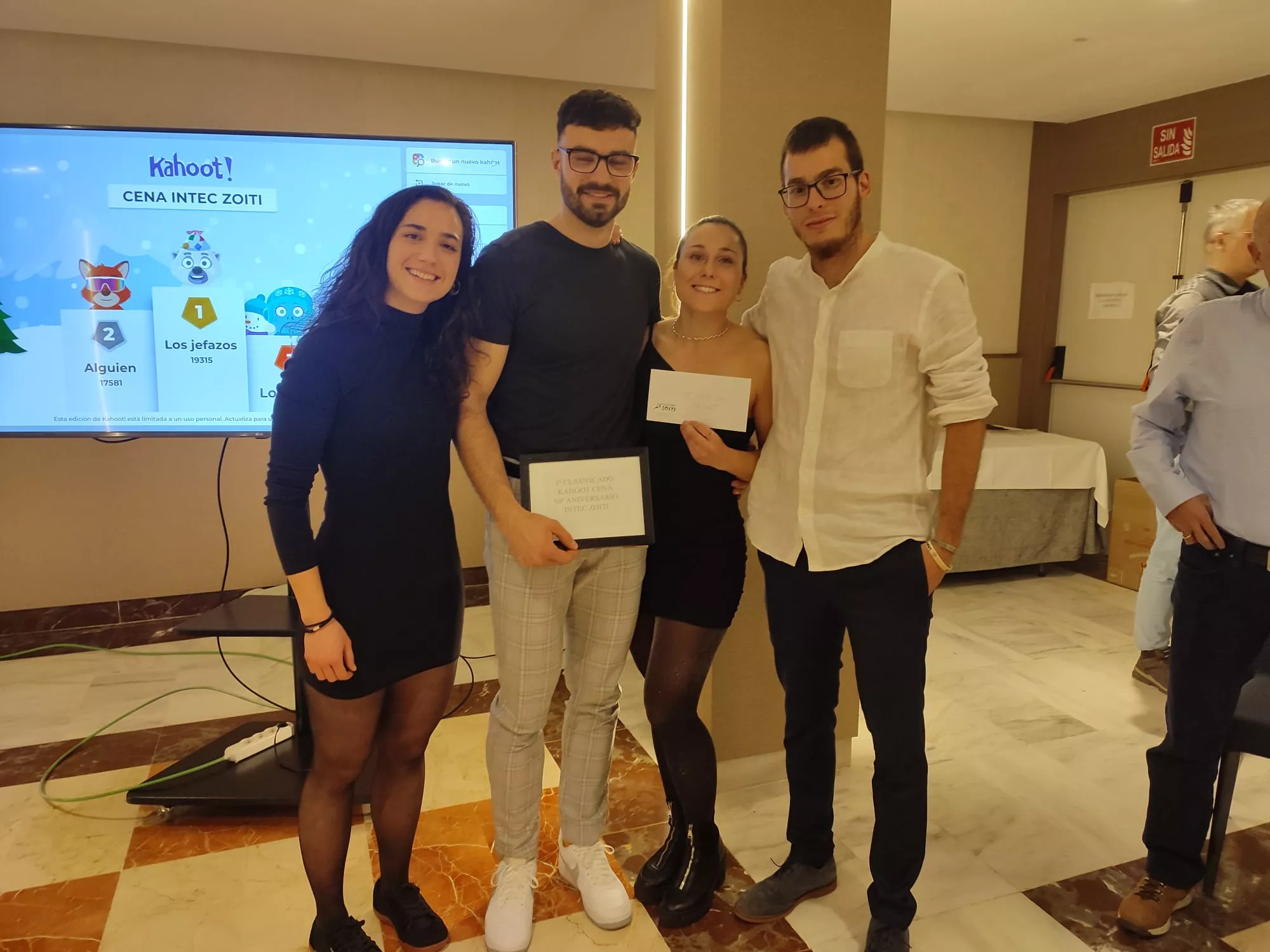 El equipo Los Jefazos, ganador del concurso "Kajoot"