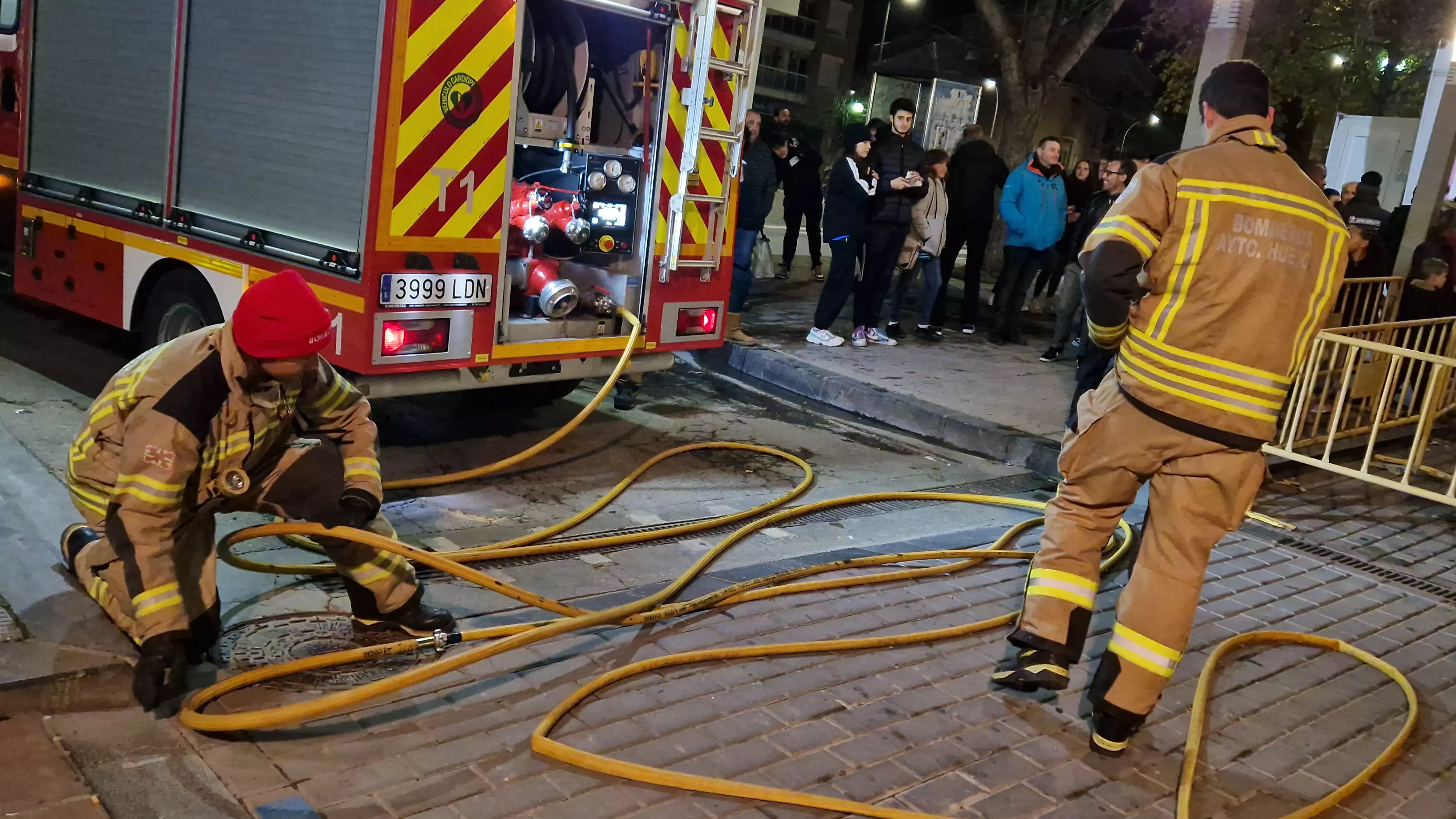 Hoguera de San Antón en el barrio de San Lorenzo 2024. Foto Myriam Martínez 