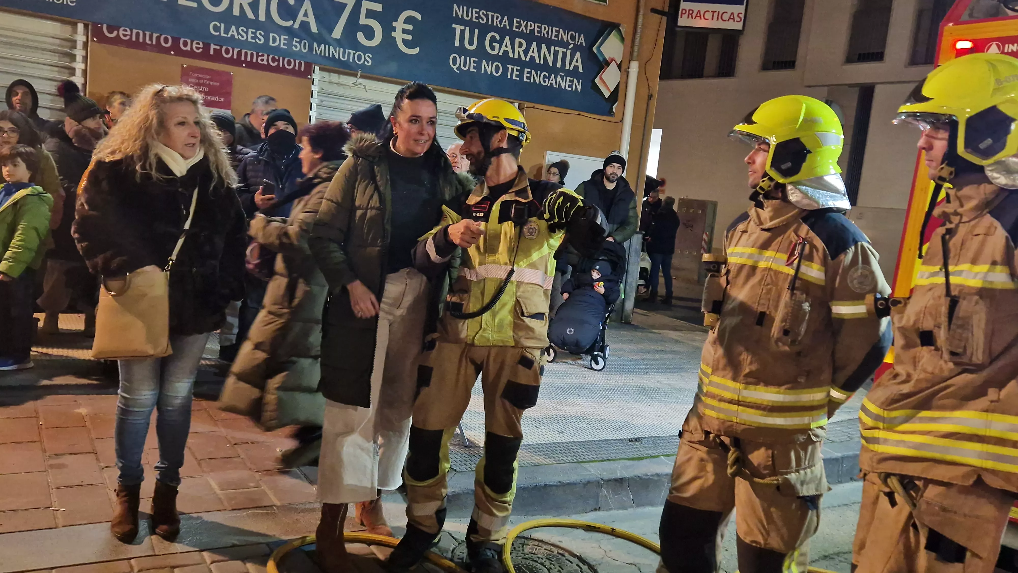 Hoguera de San Antón en el barrio de San Lorenzo 2024. Foto Myriam Martínez 
