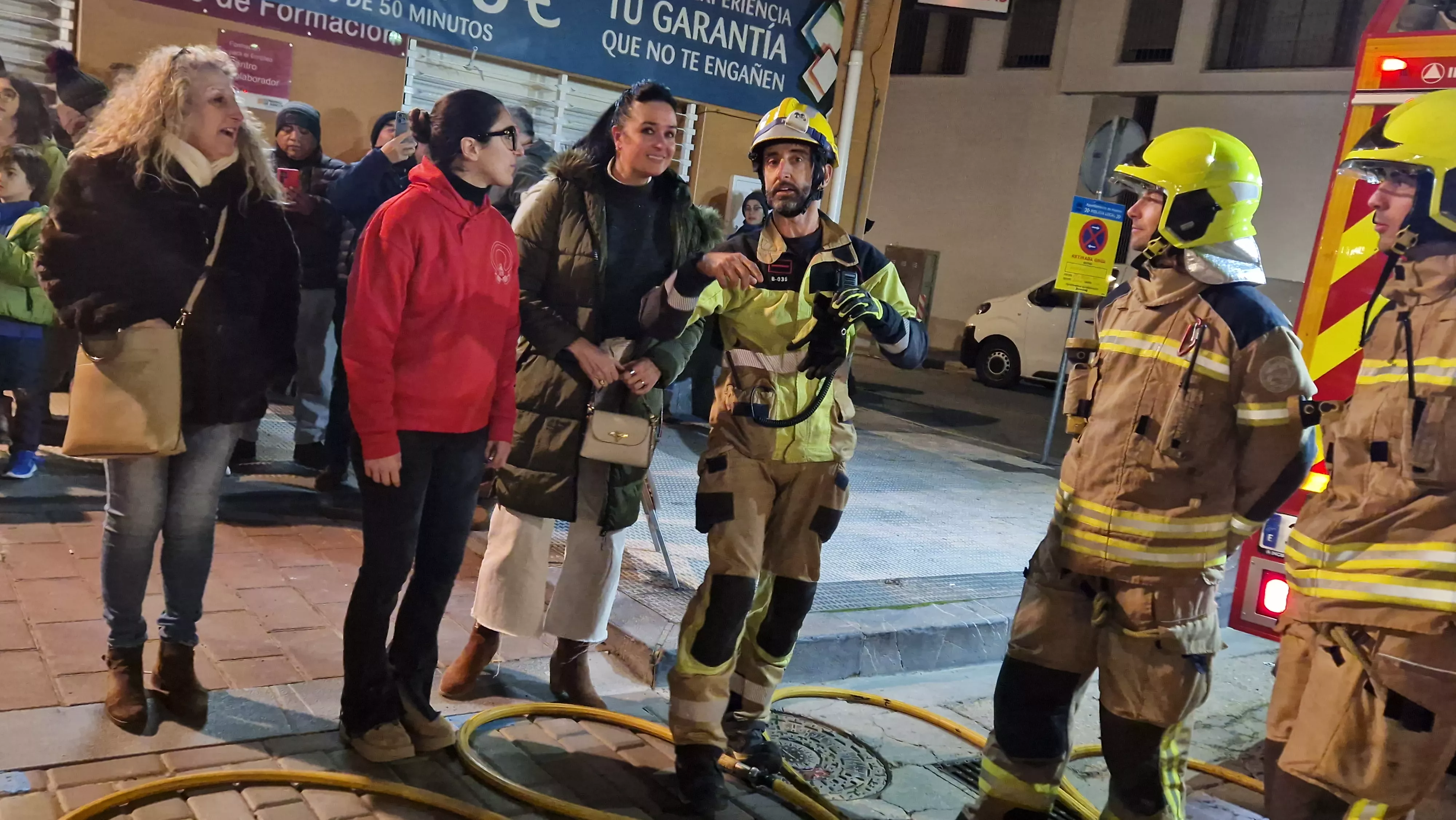 Hoguera de San Antón en el barrio de San Lorenzo 2024. Foto Myriam Martínez 