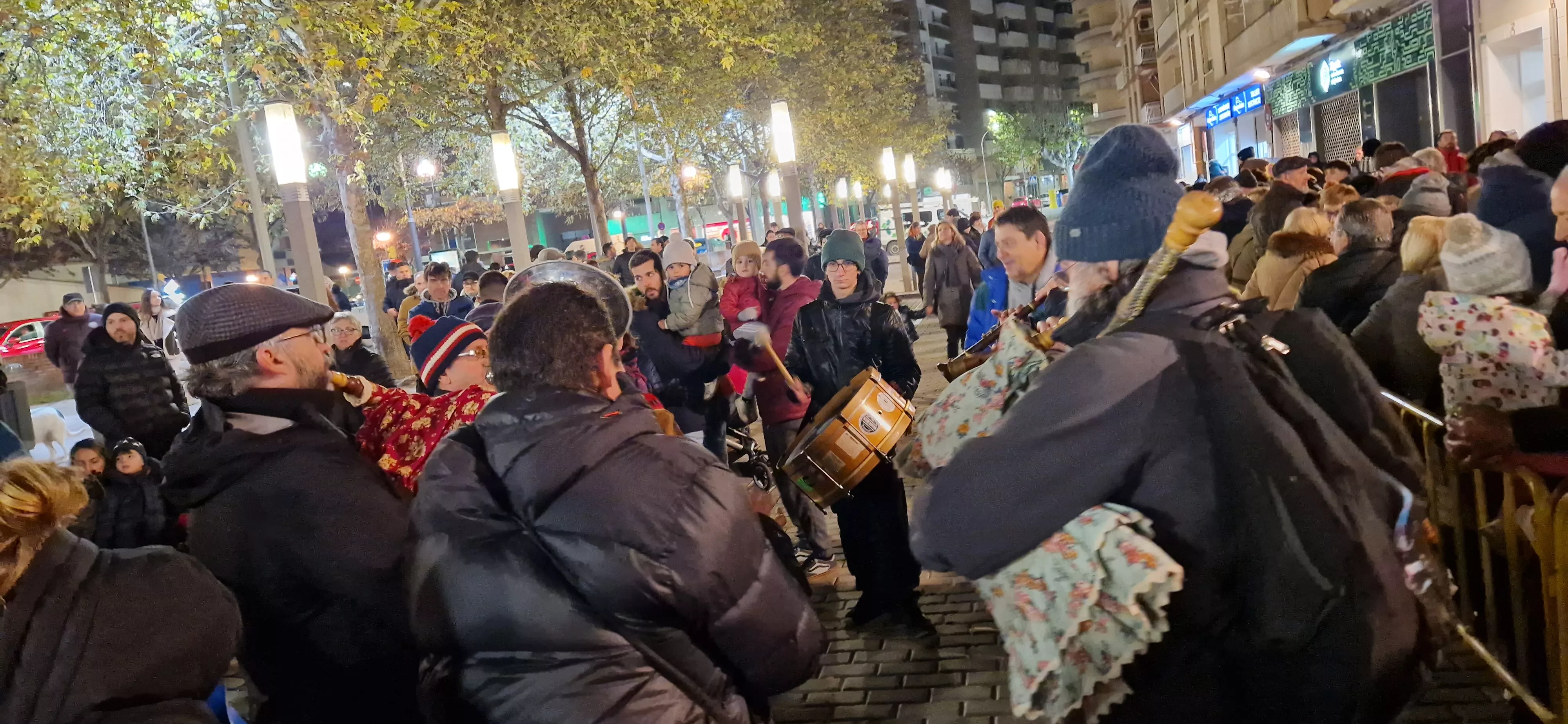 Hoguera de San Antón en el barrio de San Lorenzo 2024. Foto Myriam Martínez 