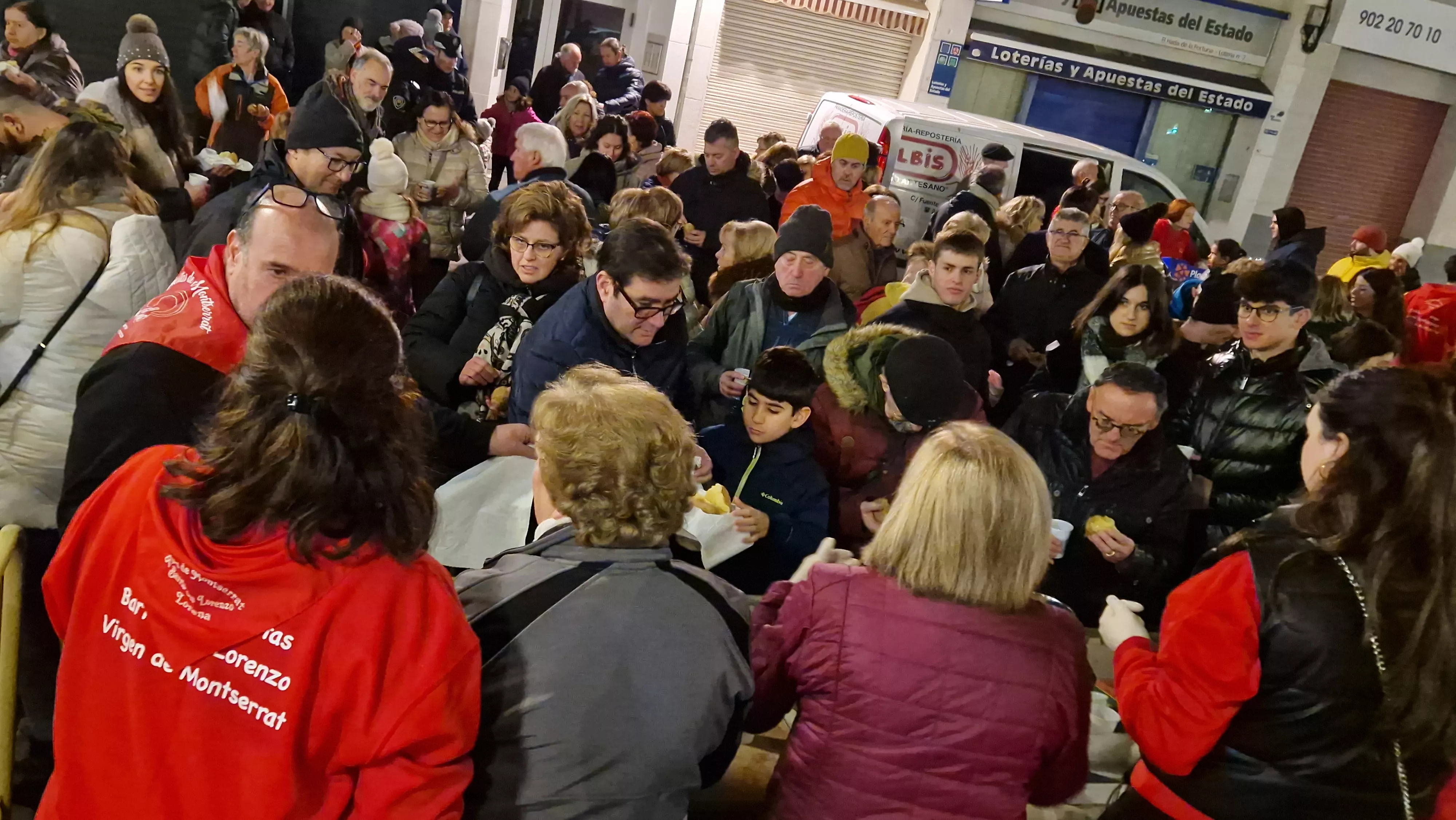 Hoguera de San Antón en el barrio de San Lorenzo 2024. Foto Myriam Martínez Hoguera de San Antón en el barrio de San Lorenzo 2024. Foto Myriam Martínez