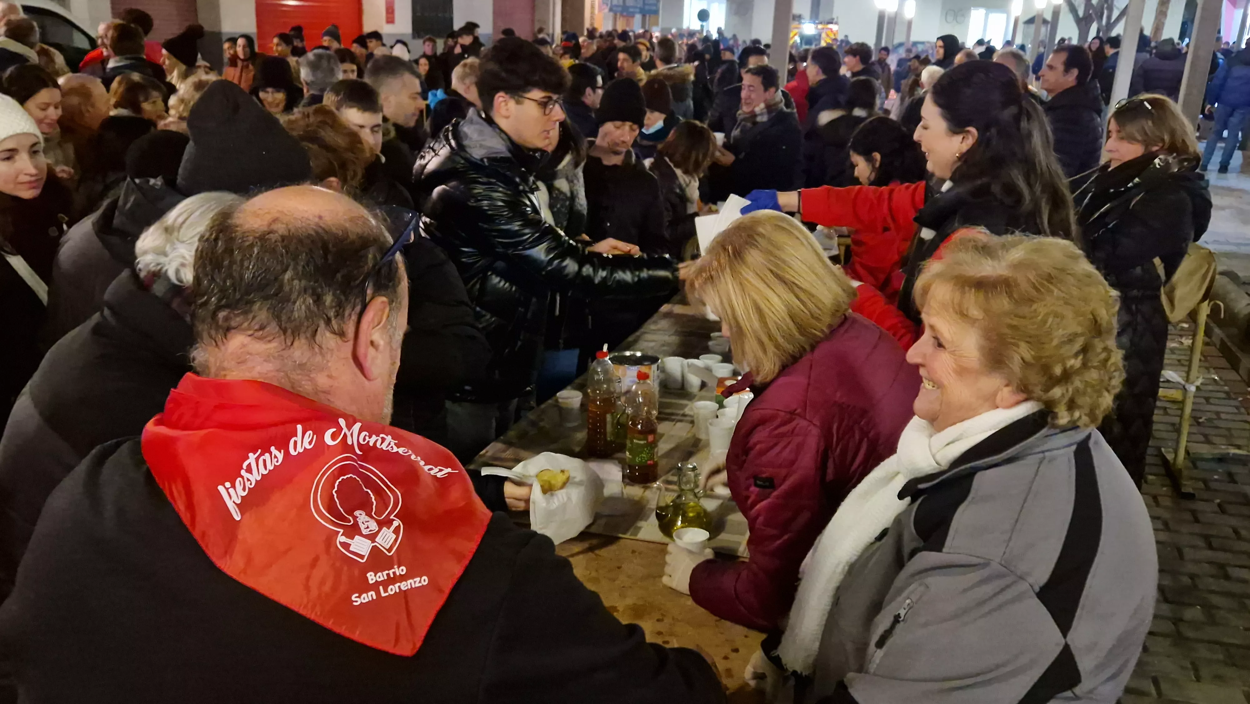 Hoguera de San Antón en el barrio de San Lorenzo 2024. Foto Myriam Martínez 