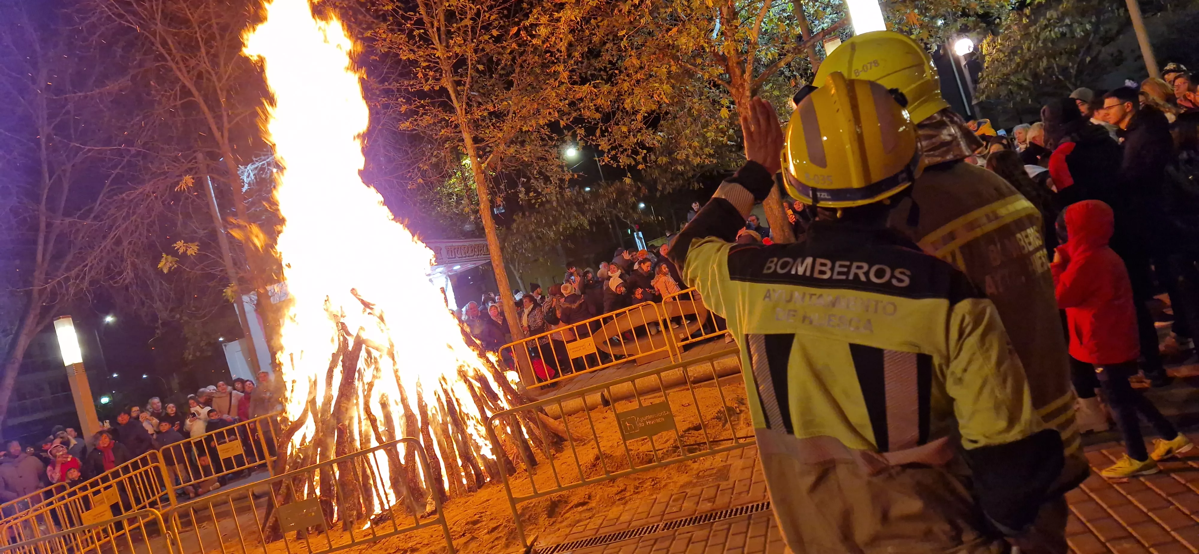 Hoguera de San Antón en el barrio de San Lorenzo 2024. Foto Myriam Martínez 