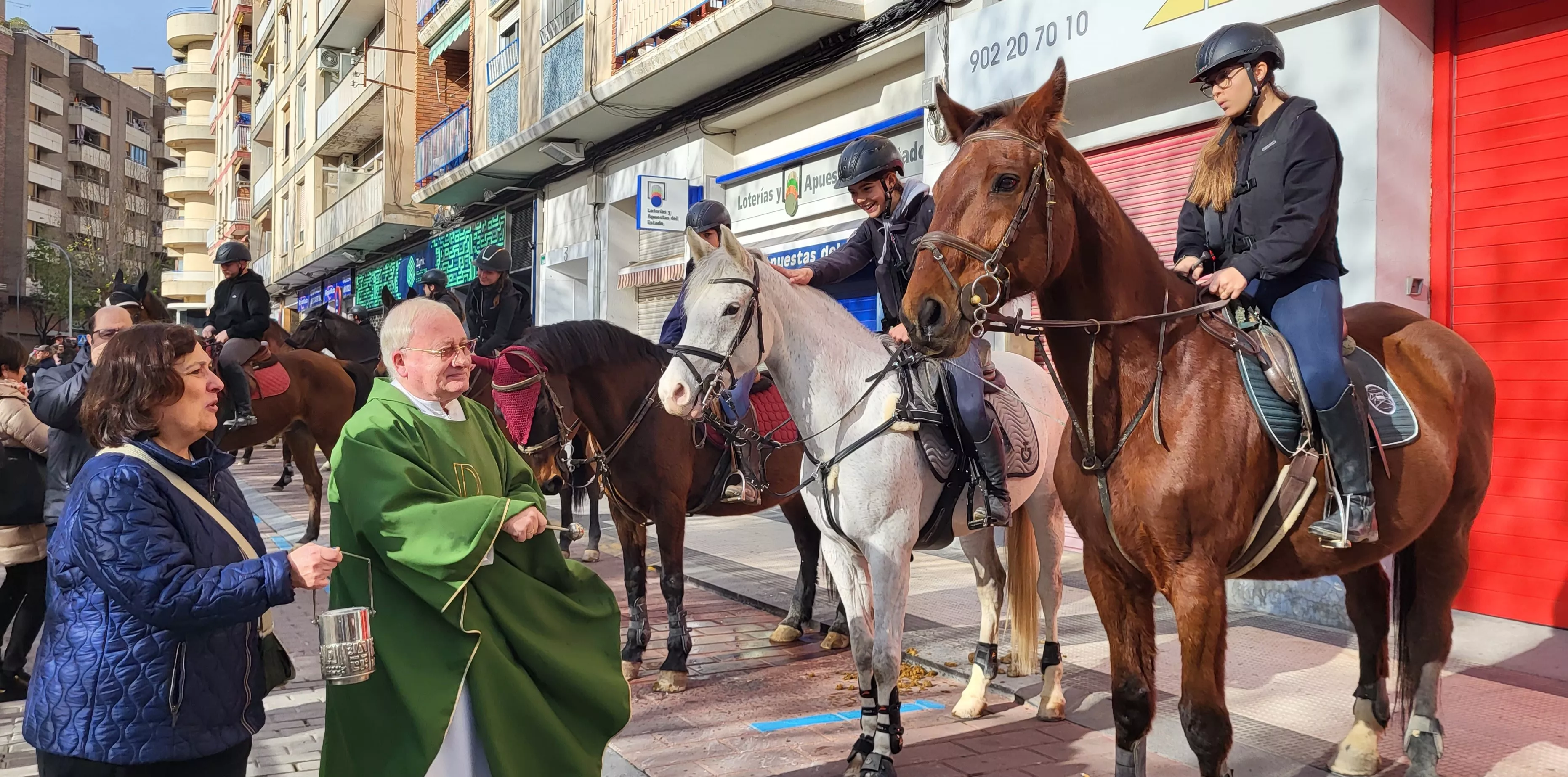 Tradicional bendición de animales por San Antón en Huesca. Foto: Mercedes Manterola