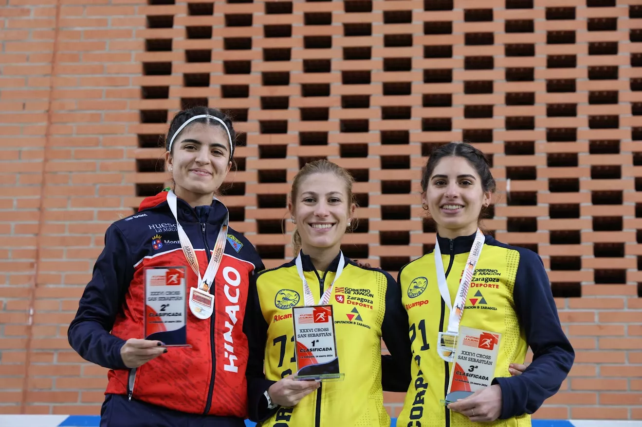 Podio absoluto femenino. Cross de La Almunia-Campeonato de Aragón. Foto: CA Olimpo