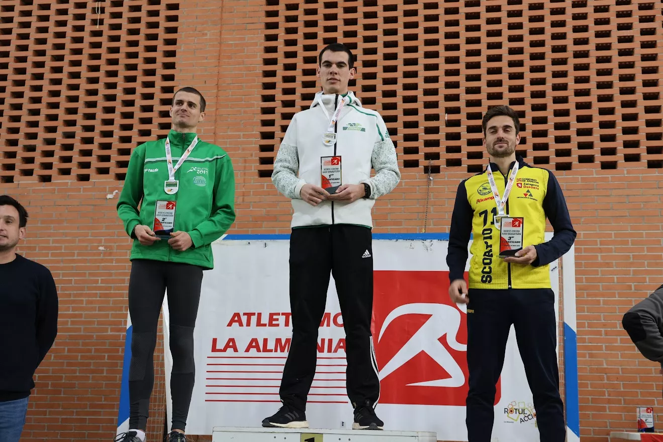 Podio absoluto masculino. Cross de La Almunia-Campeonato de Aragón. Foto: CA Olimpo