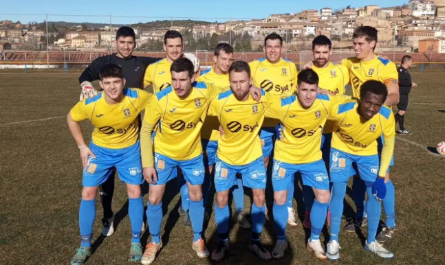 Once del Benabarre en su enfrentamiento ante La Fueva. Resultados y clasificaciones del fútbol altoaragonés del 13 y 14 de enero.