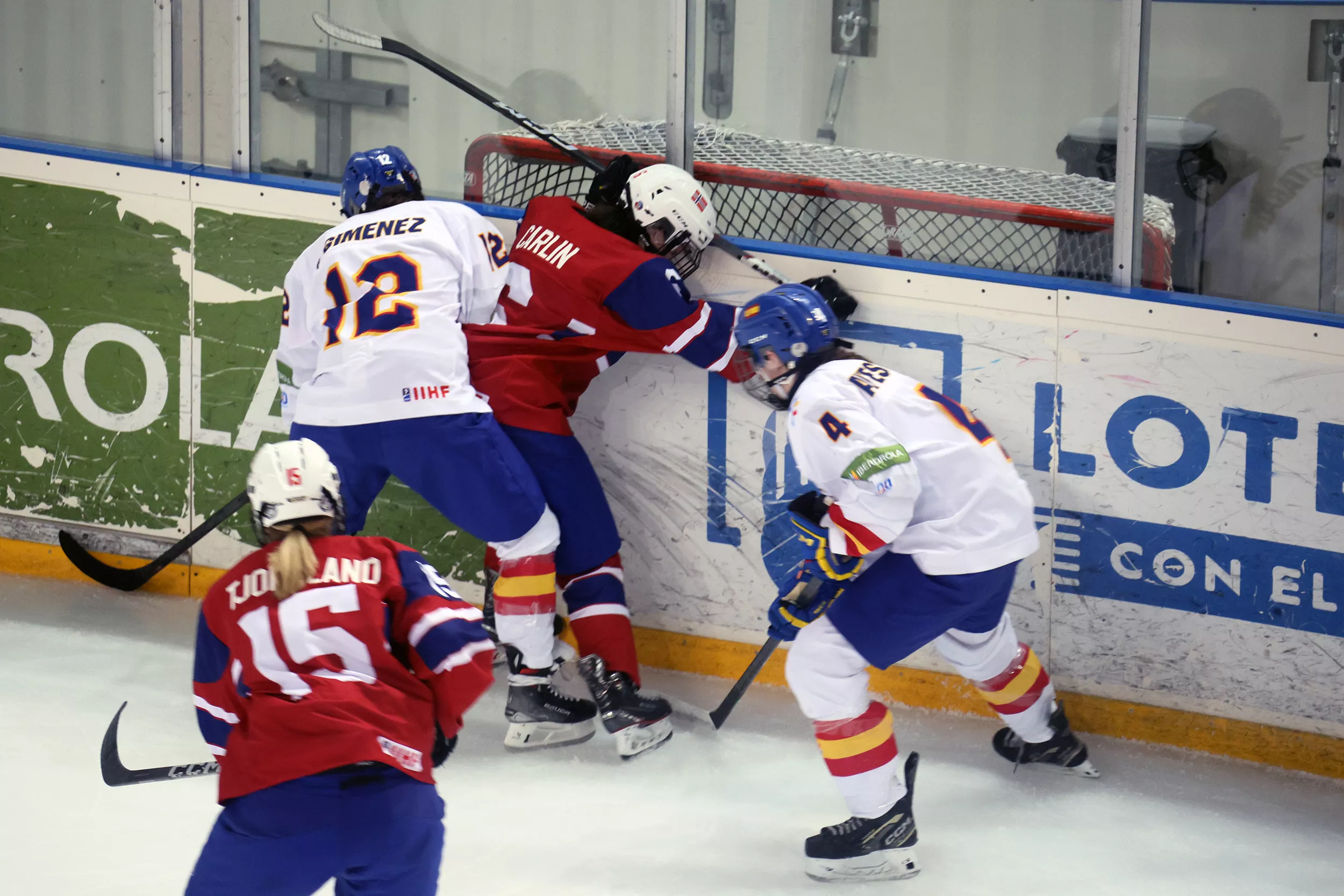 Histórica medalla de plata para España en el Mundial U18 femenino de hockey hielo