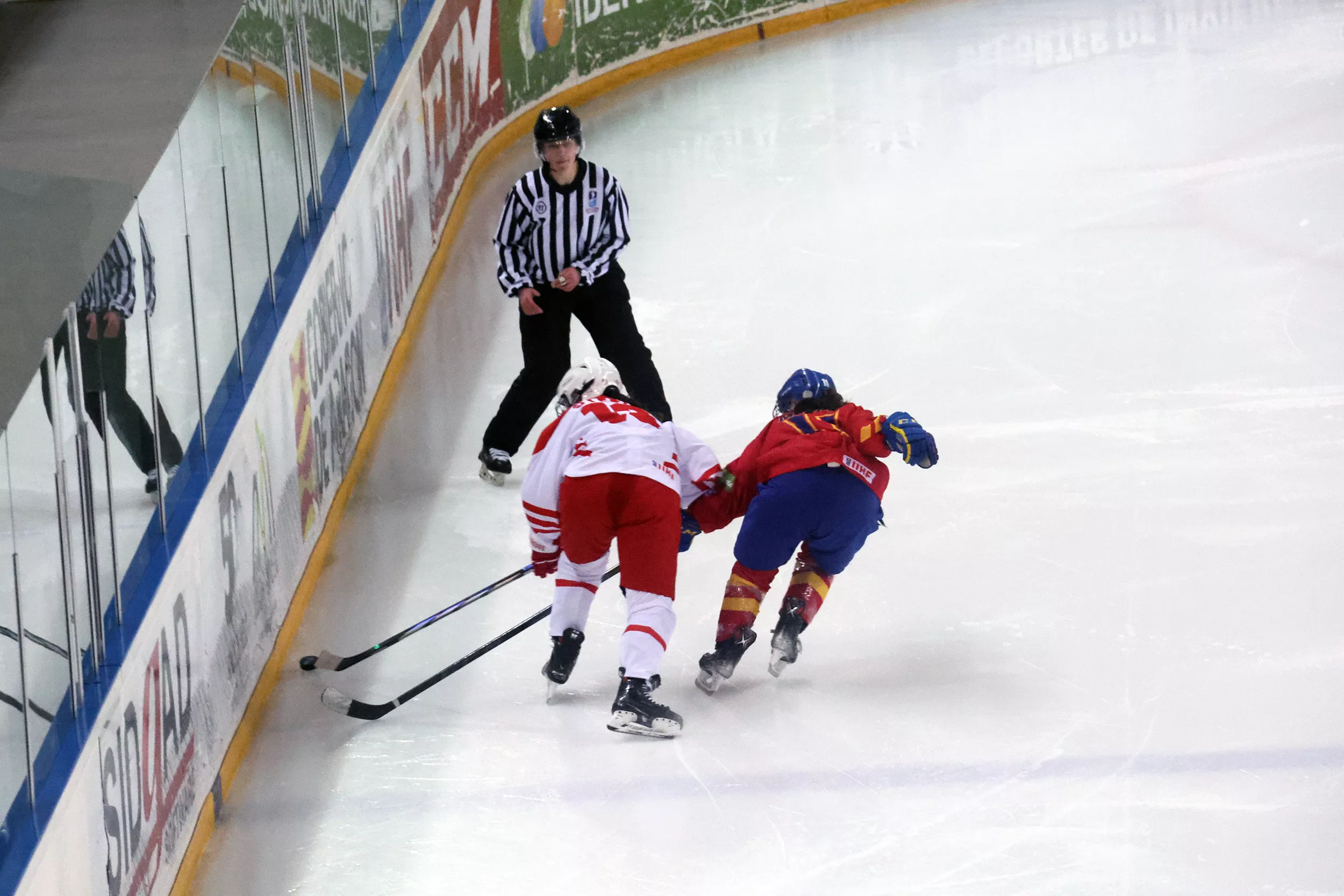 Histórica medalla de plata para España en el Mundial U18 femenino de hockey hielo