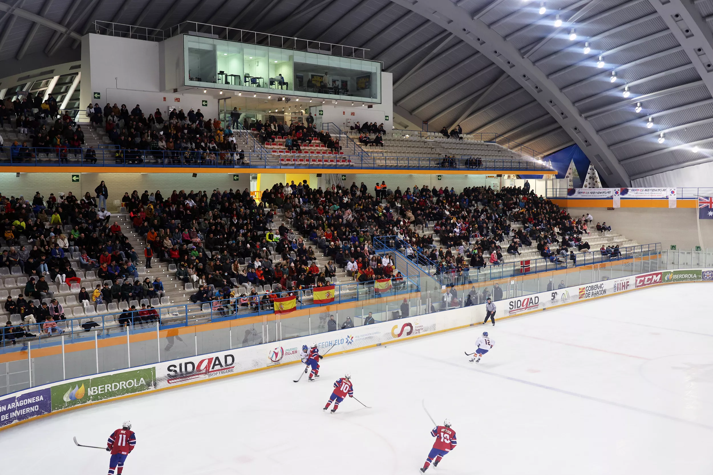 Histórica medalla de plata para España en el Mundial U18 femenino de hockey hielo