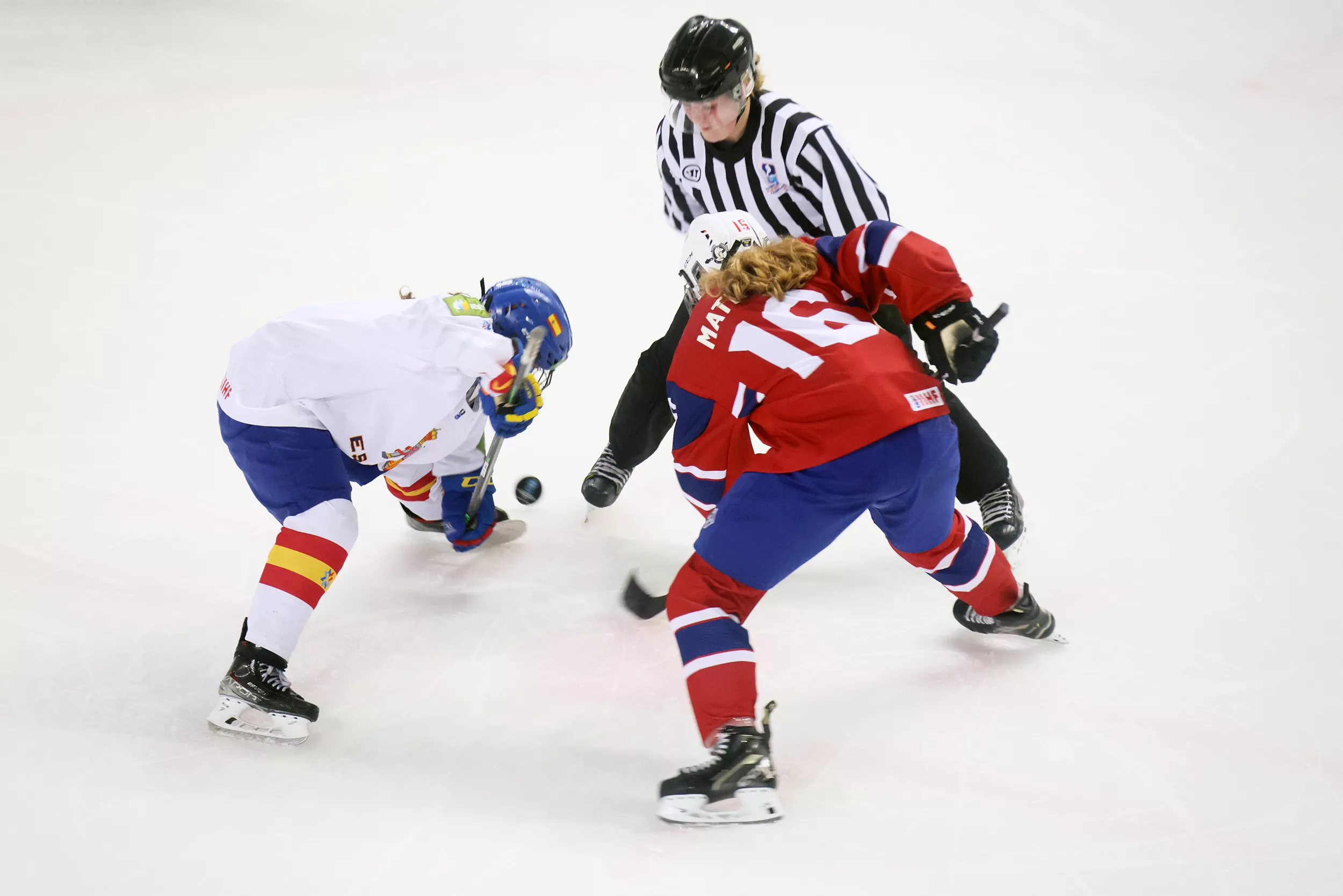 Histórica medalla de plata para España en el Mundial U18 femenino de hockey hielo