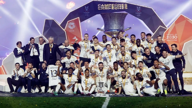 José Víctor Alfaro, a la derecha de la imagen José Víctor Alfaro, a la derecha de la imagen