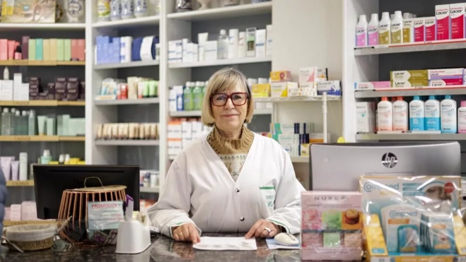 Alicia Randet Coso, detrás del mostrador. Alicia Randet Coso, detrás del mostrador.