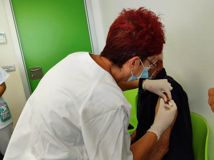 Vacunación en el centro de salud Fidel Pagés de Huesca. Departamento de Sanidad