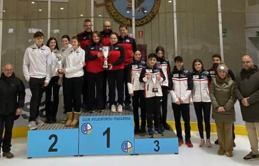 Podio final con claro color jacetano: CH Jaca (oro), Jacetania Curling Club Val d'Arán (plata) y CH del Pirineo (bronce).