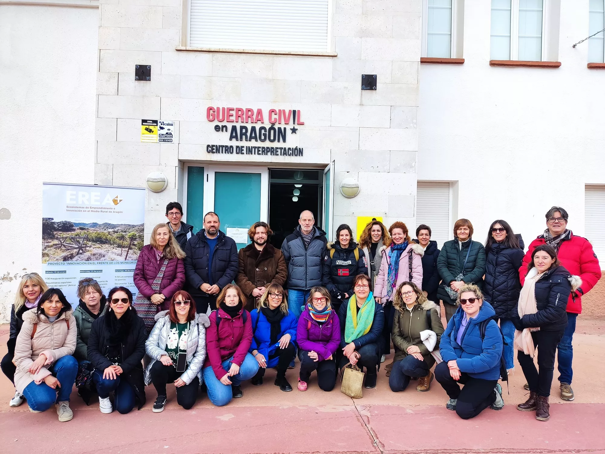 Responsables de oficinas de turismo de Aragón con representantes institucionales que les acompañaron en la visita. Responsables de oficinas de turismo de Aragón con representantes institucionales que les acompañaron en la visita.