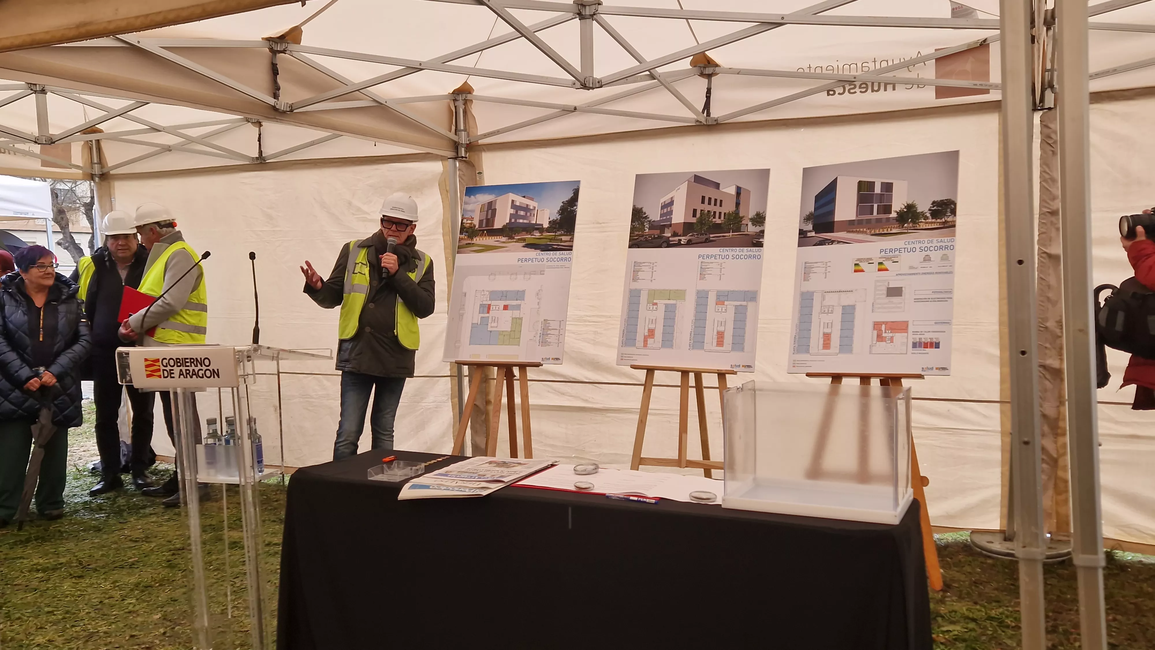 Primera piedra del nuevo Centro de Salud del Perpetuo Socorro de Huesca. Foto Myriam Martínez
