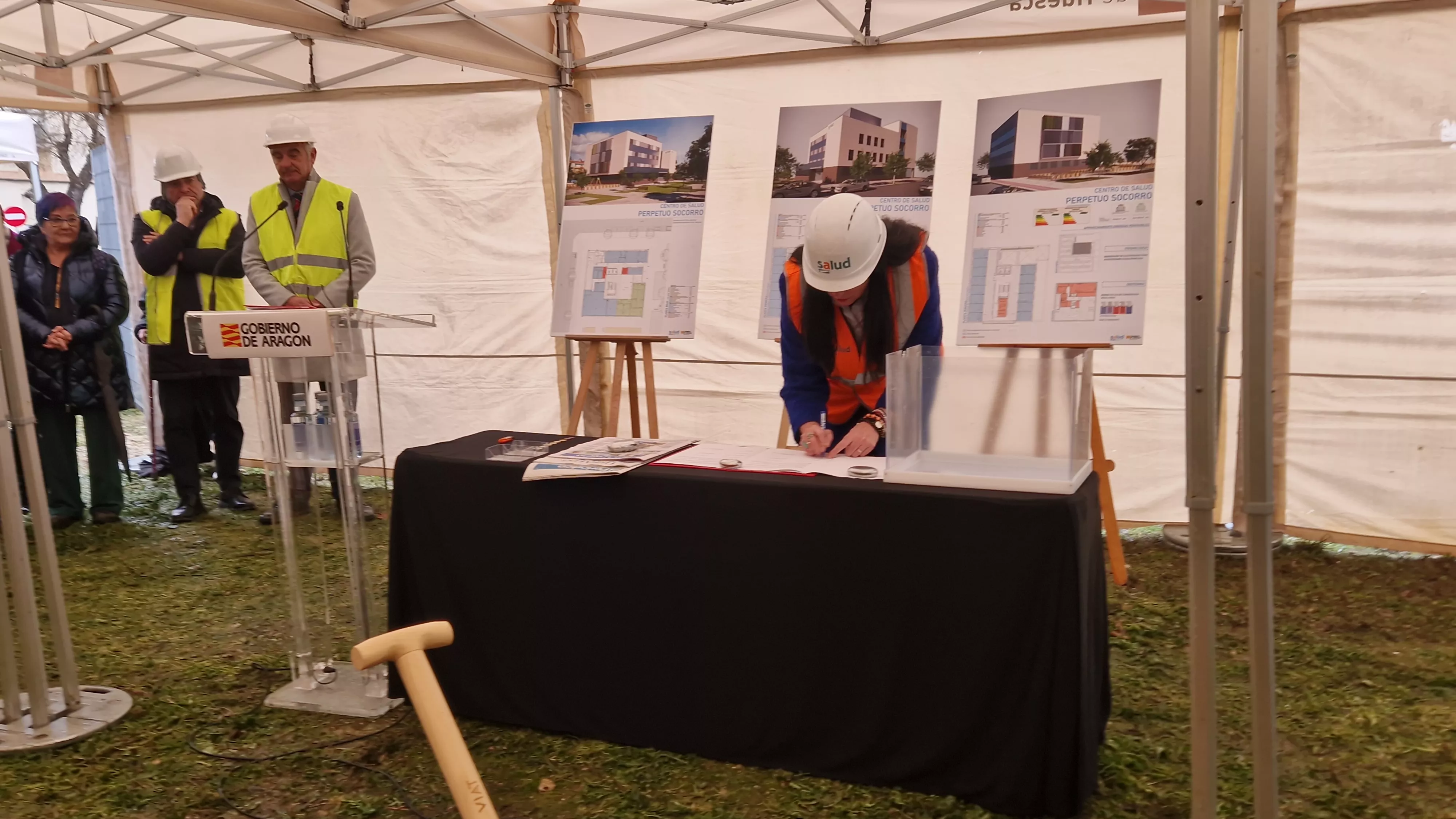 Primera piedra del nuevo Centro de Salud del Perpetuo Socorro de Huesca. Foto Myriam Martínez