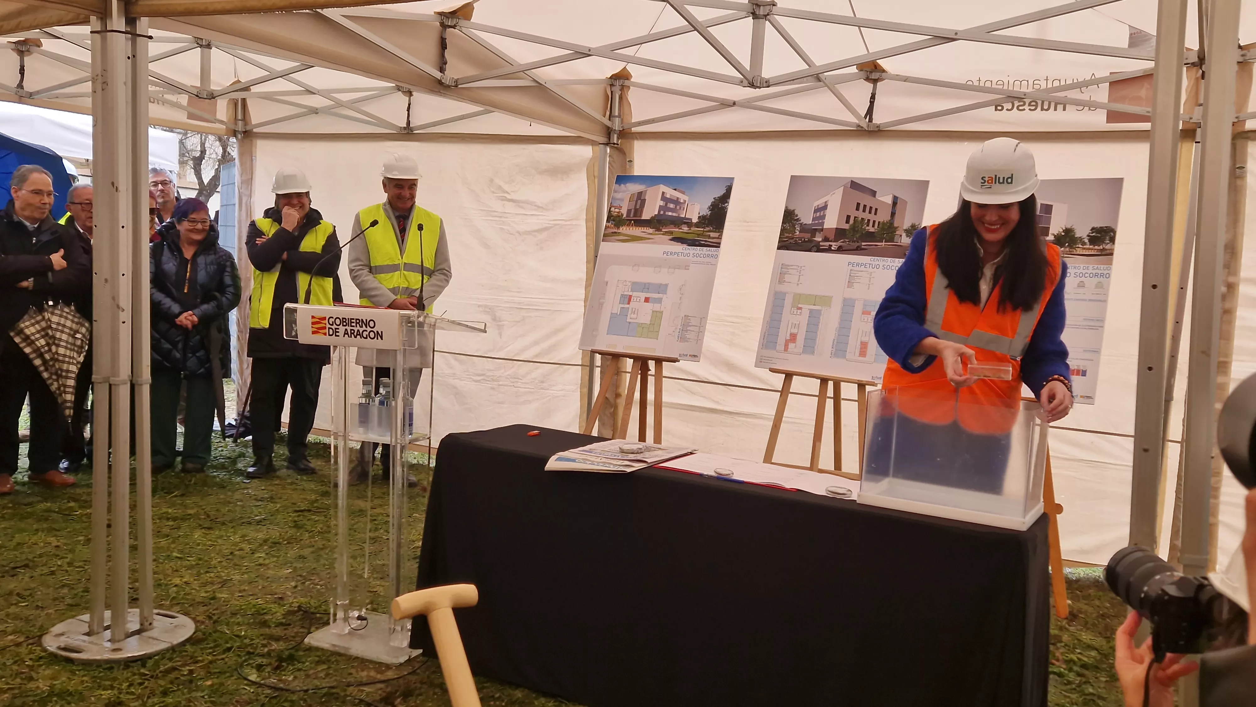 Primera piedra del nuevo Centro de Salud del Perpetuo Socorro de Huesca. Foto Myriam Martínez