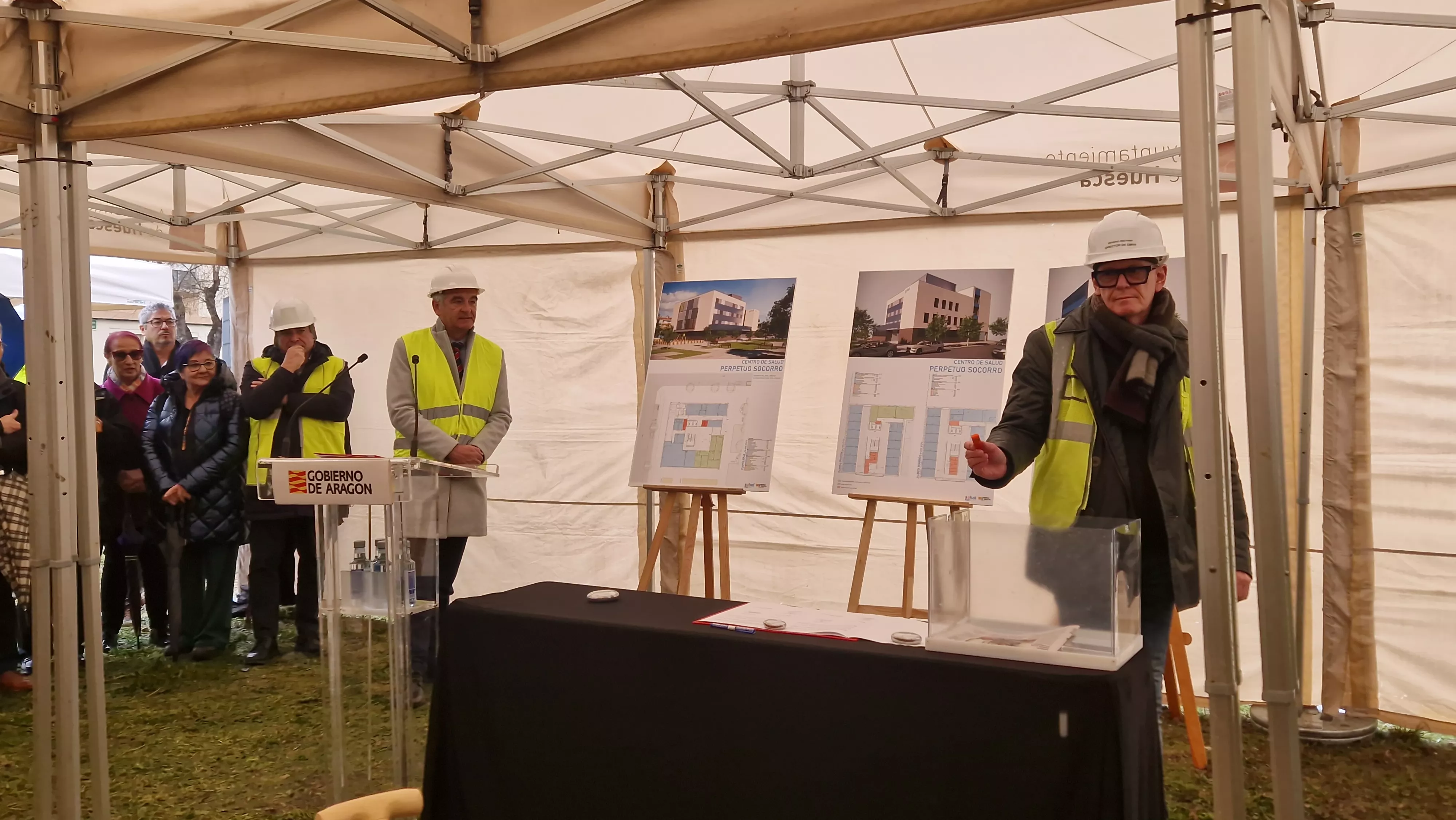 Primera piedra del nuevo Centro de Salud del Perpetuo Socorro de Huesca. Foto Myriam Martínez