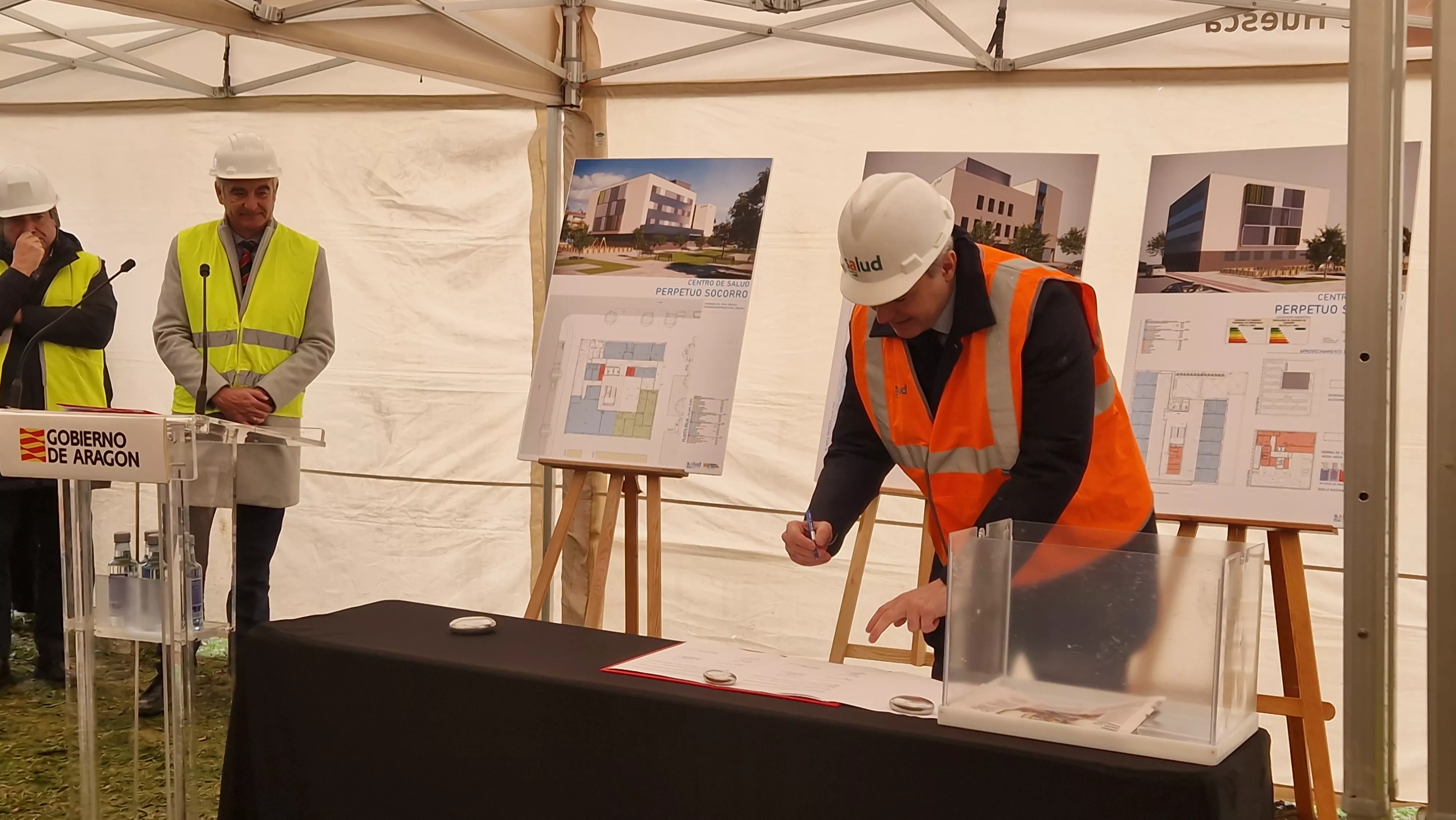 Primera piedra del nuevo Centro de Salud del Perpetuo Socorro de Huesca. Foto Myriam Martínez