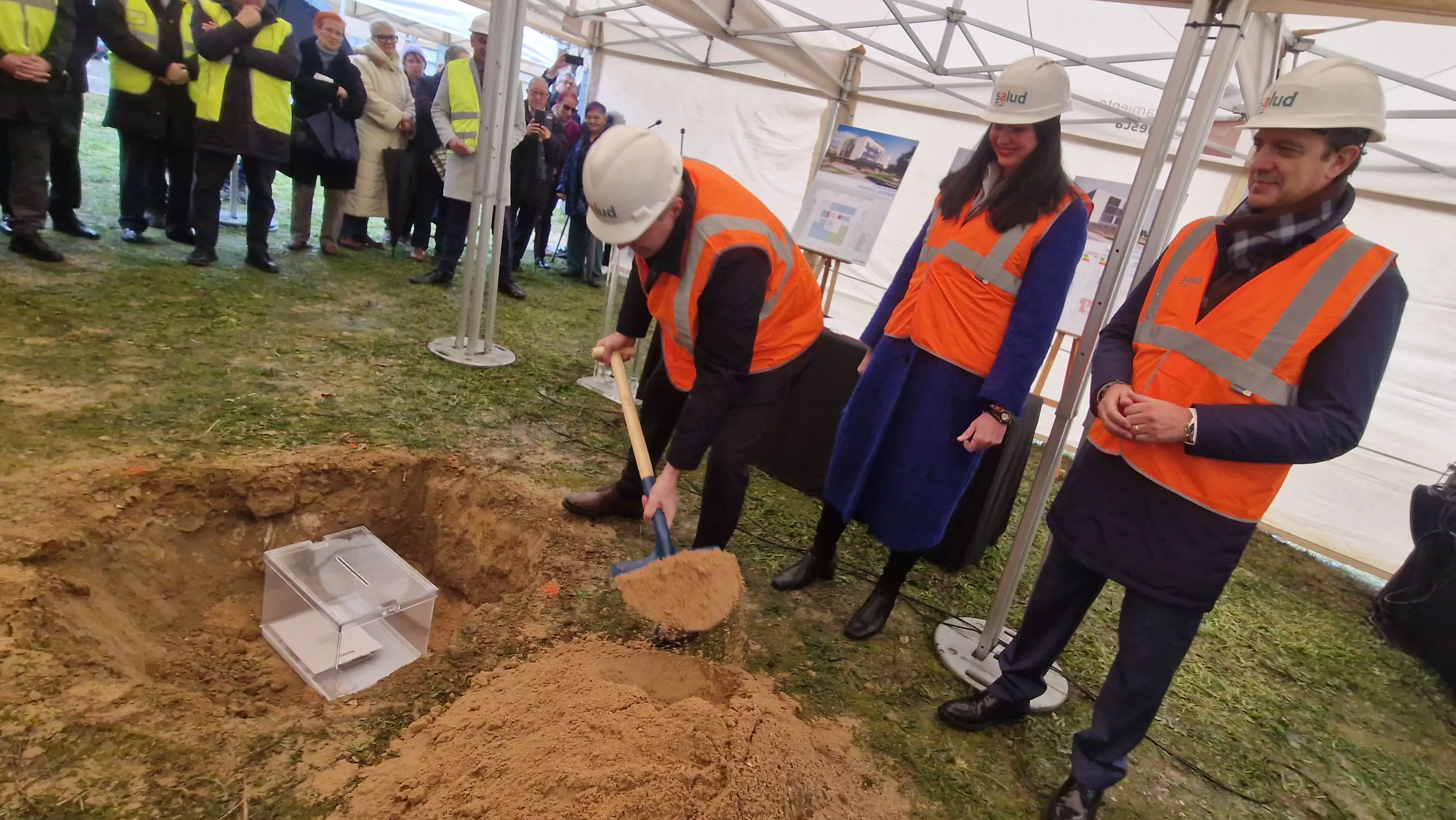 Primera piedra del nuevo Centro de Salud del Perpetuo Socorro de Huesca. Foto Myriam Martínez