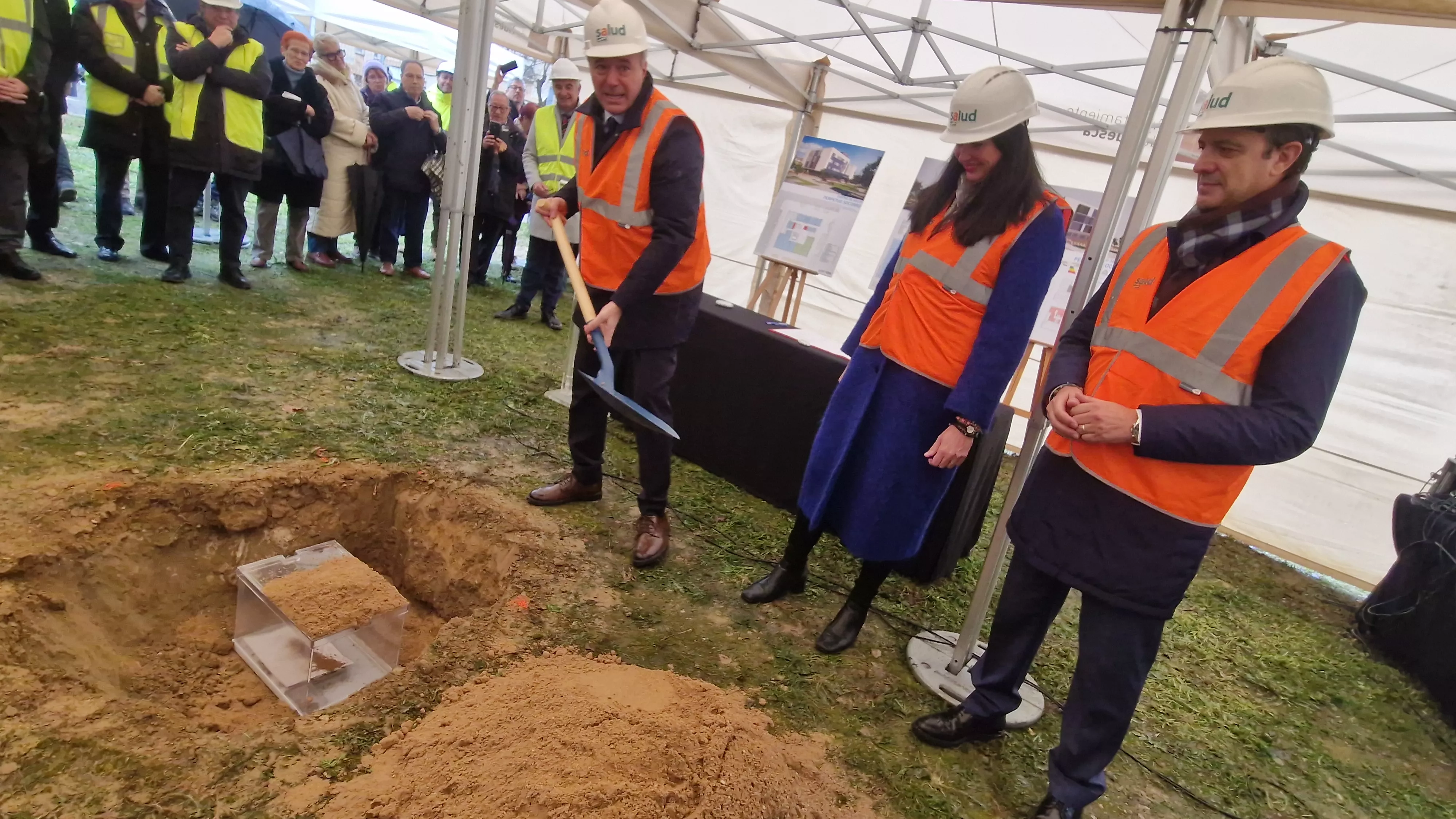 Primera piedra del nuevo Centro de Salud del Perpetuo Socorro de Huesca. Foto Myriam Martínez