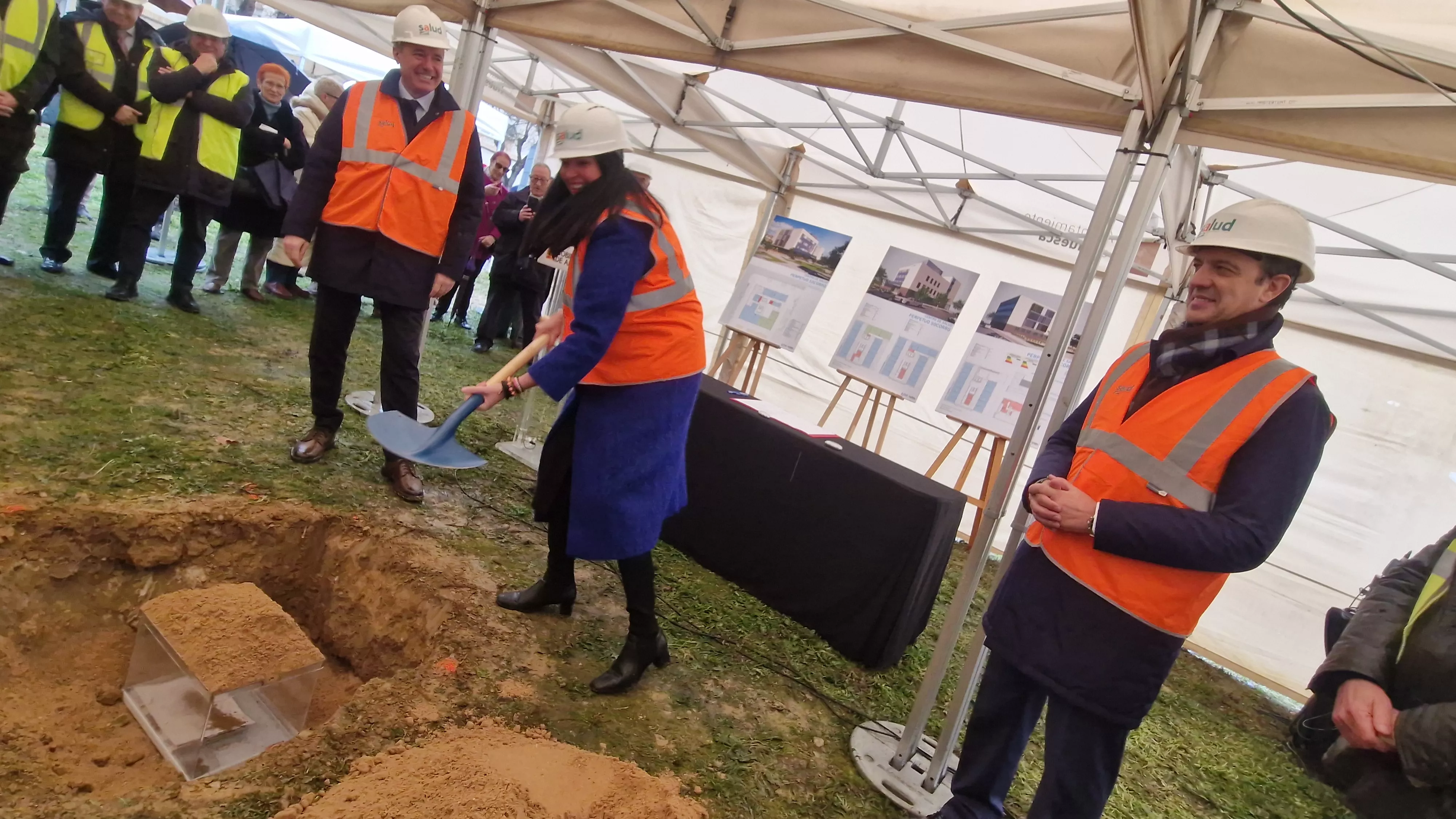 Primera piedra del nuevo Centro de Salud del Perpetuo Socorro de Huesca. Foto Myriam Martínez