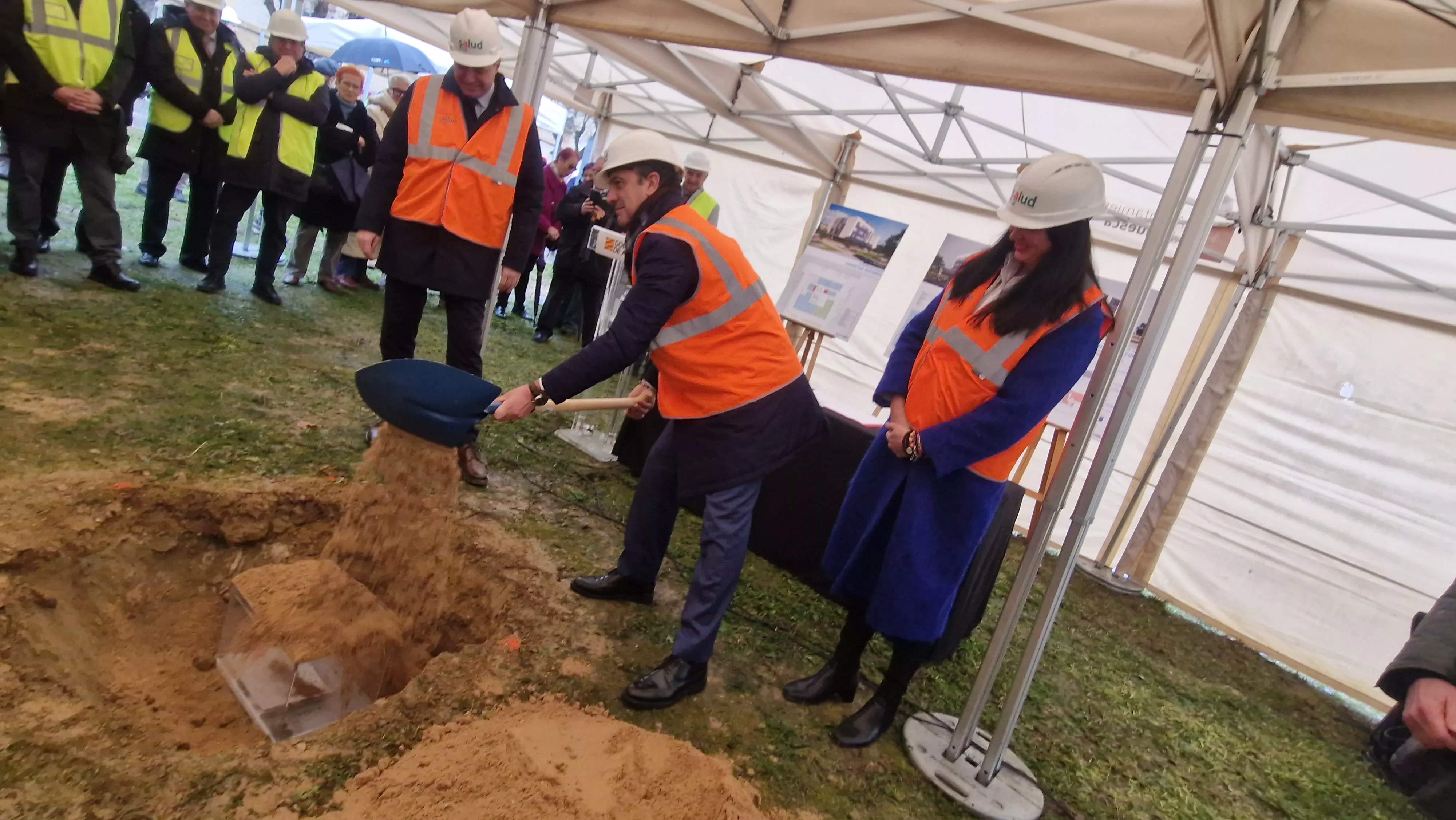Primera piedra del nuevo Centro de Salud del Perpetuo Socorro de Huesca. Foto Myriam Martínez