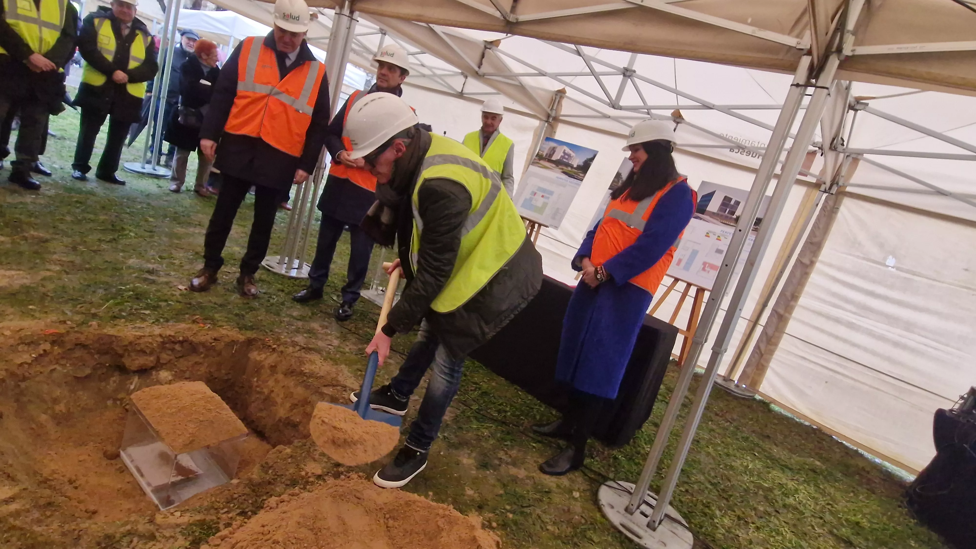 Primera piedra del nuevo Centro de Salud del Perpetuo Socorro de Huesca. Foto Myriam Martínez