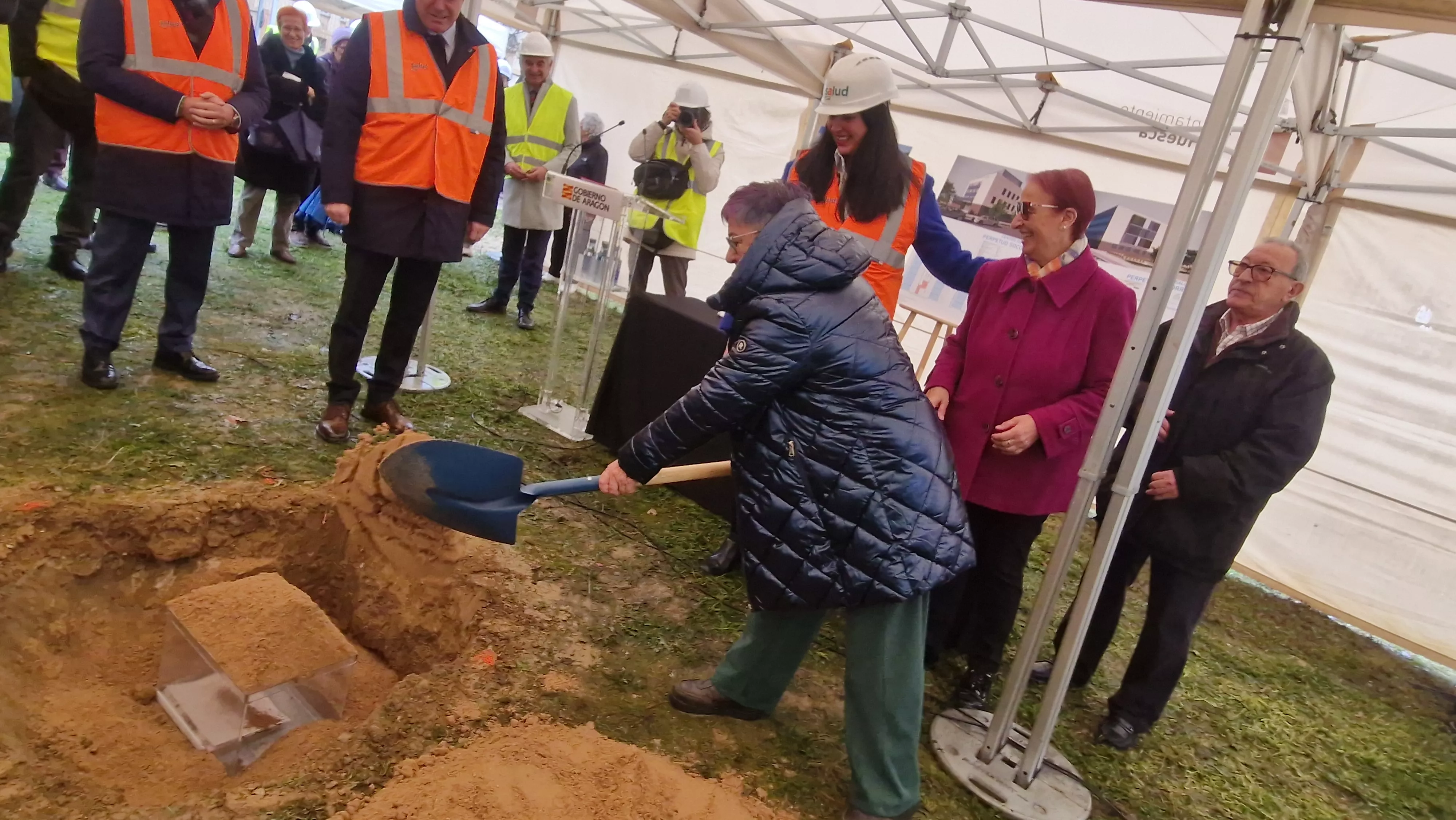 Primera piedra del nuevo Centro de Salud del Perpetuo Socorro de Huesca. Foto Myriam Martínez