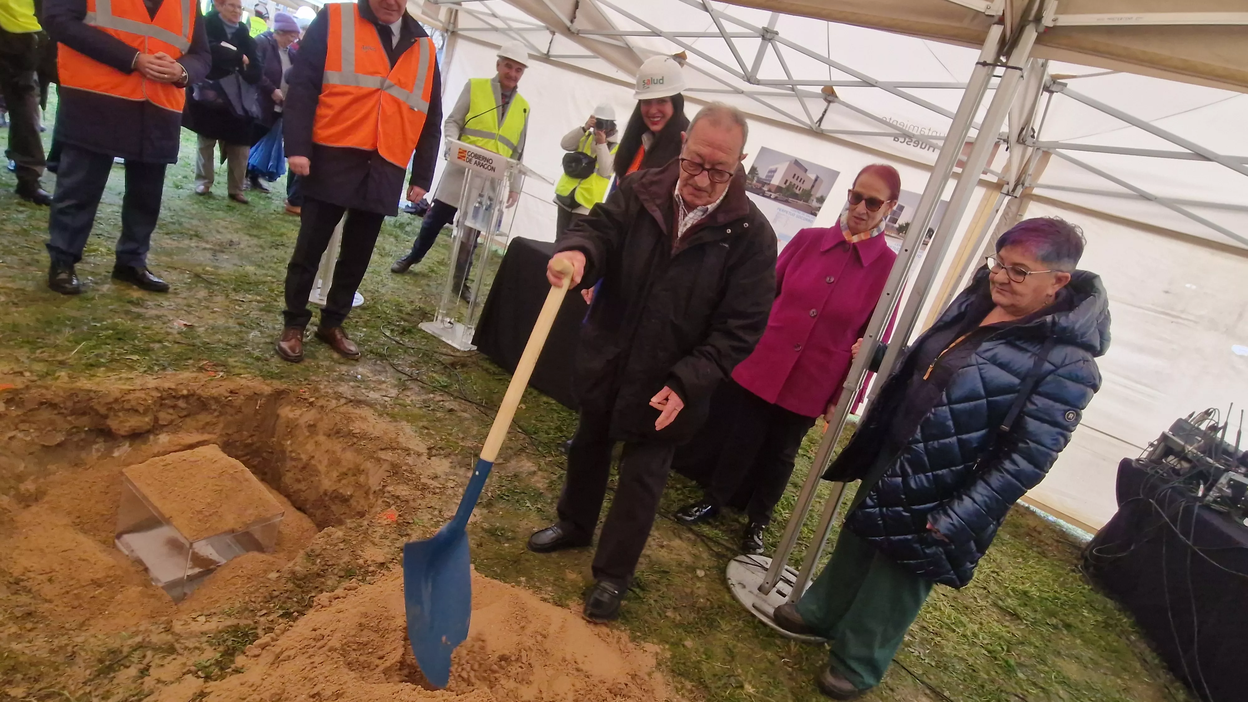 Primera piedra del nuevo Centro de Salud del Perpetuo Socorro de Huesca. Foto Myriam Martínez